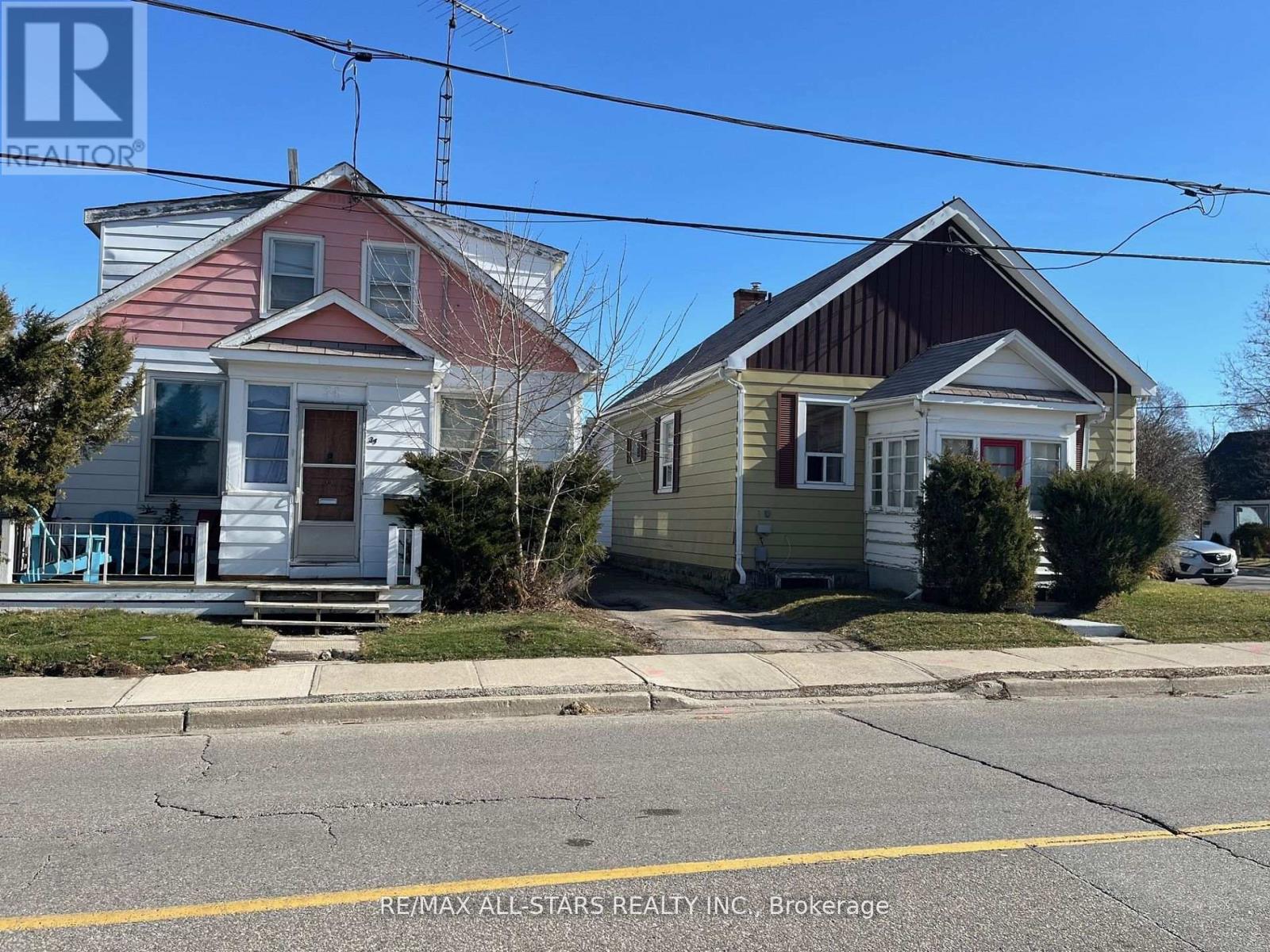 34 Trueman Street, Brampton (Queen Street Corridor), Ontario  L6W 3B3 - Photo 3 - W12147577