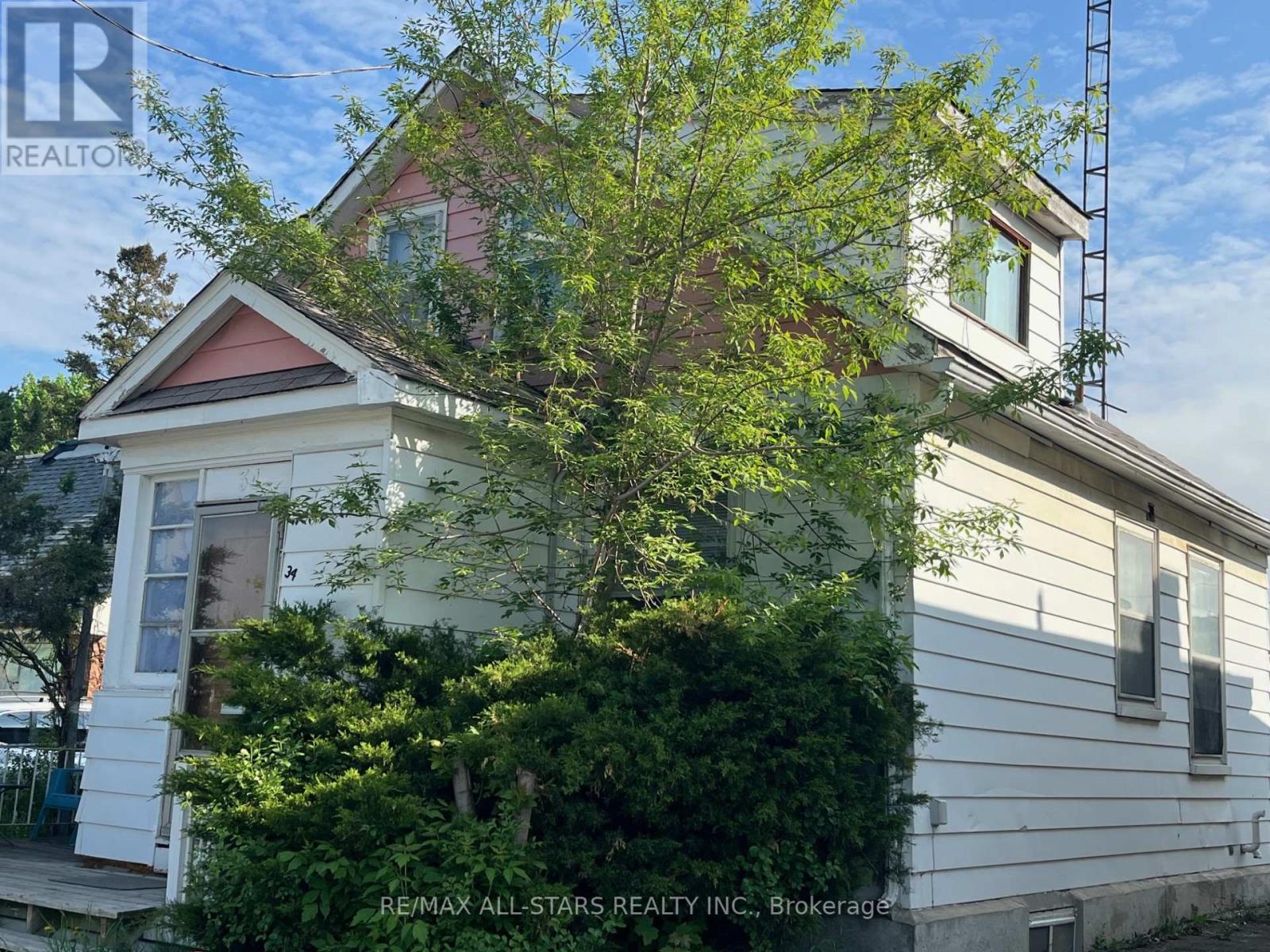 34 Trueman Street, Brampton (Queen Street Corridor), Ontario  L6W 3B3 - Photo 5 - W12147577