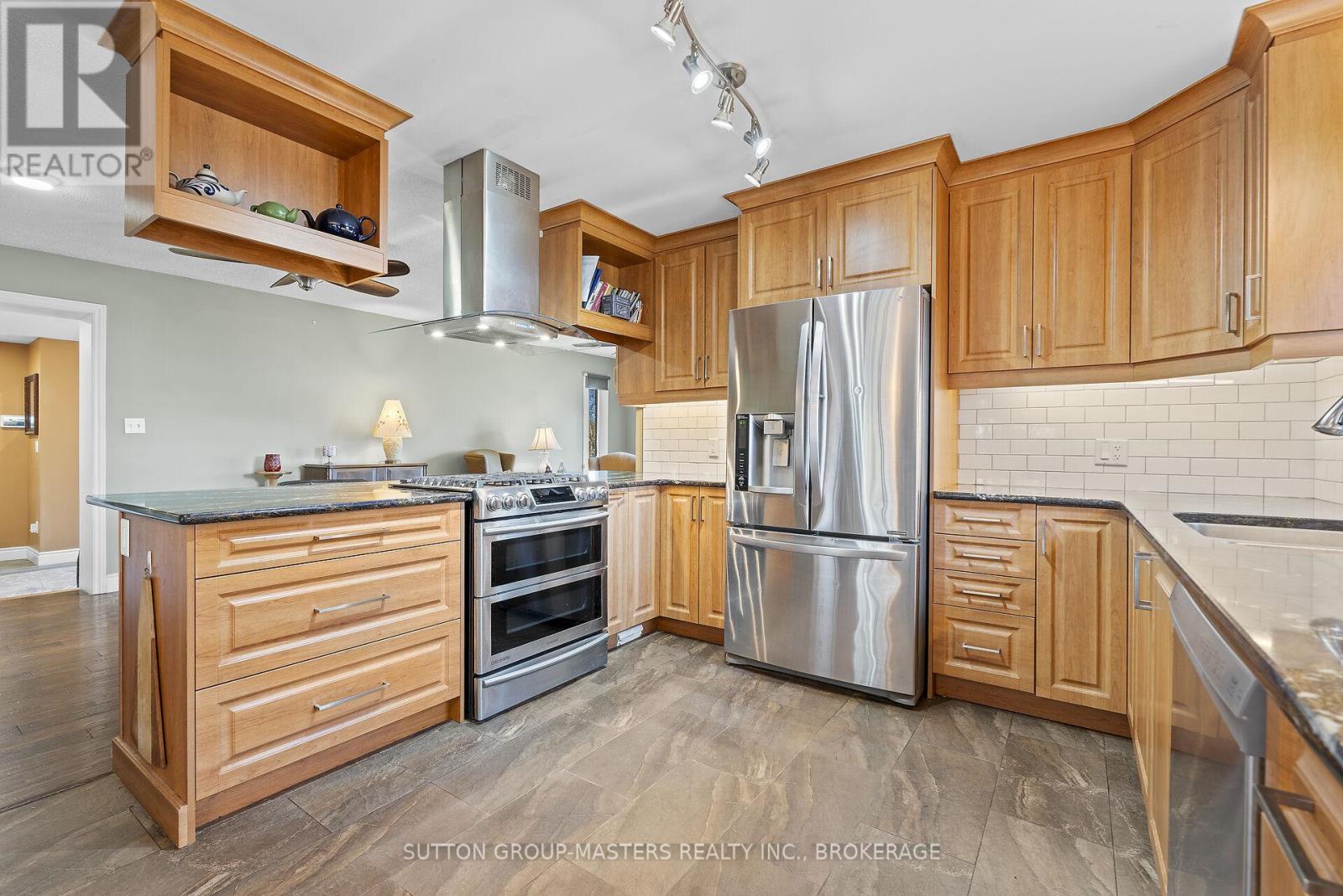 95 Nicholson Crescent, Loyalist (Amherstview), Ontario  K7N 1W9 - Photo 12 - X12147435