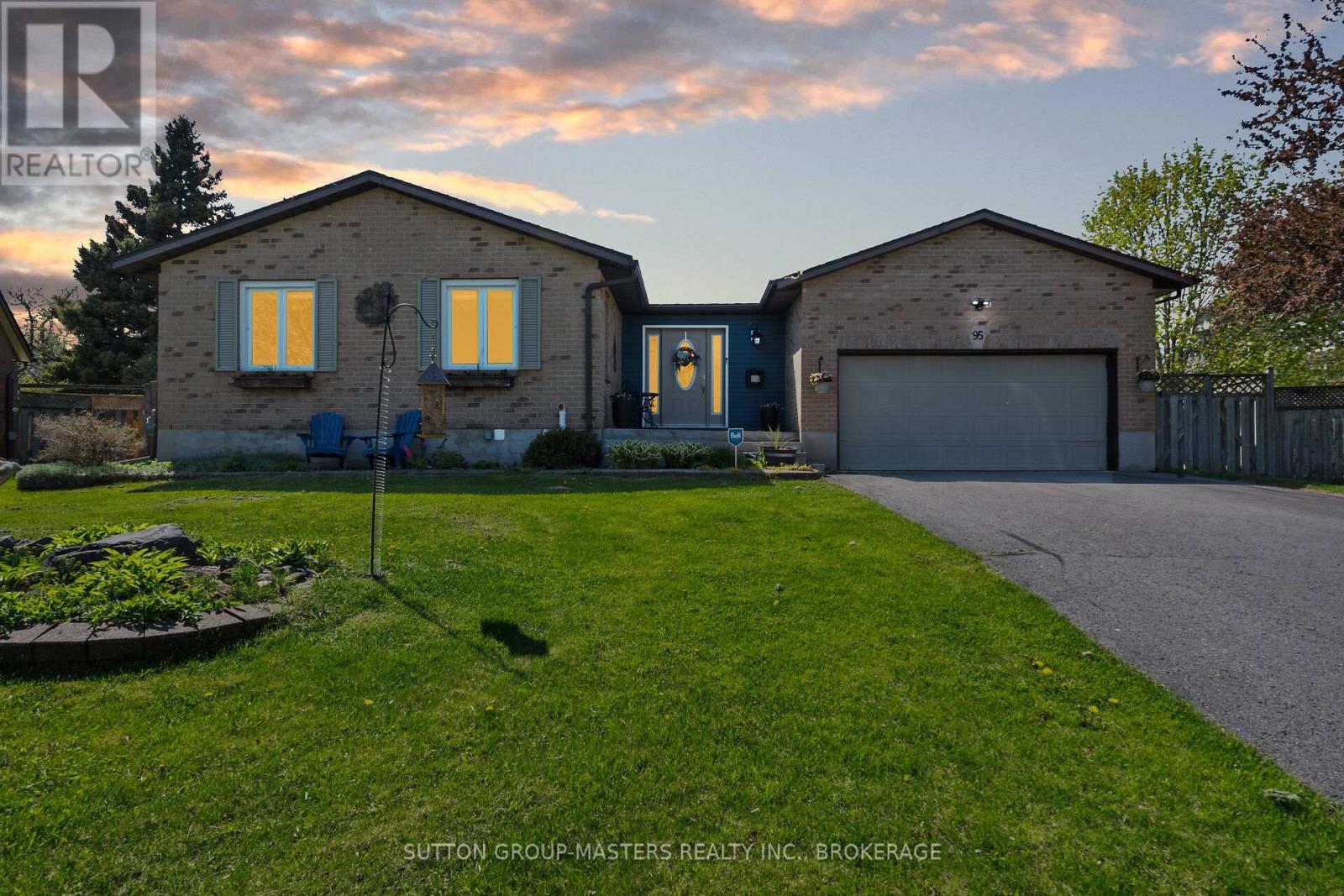 Property at 95 NICHOLSON CRESCENT image 3