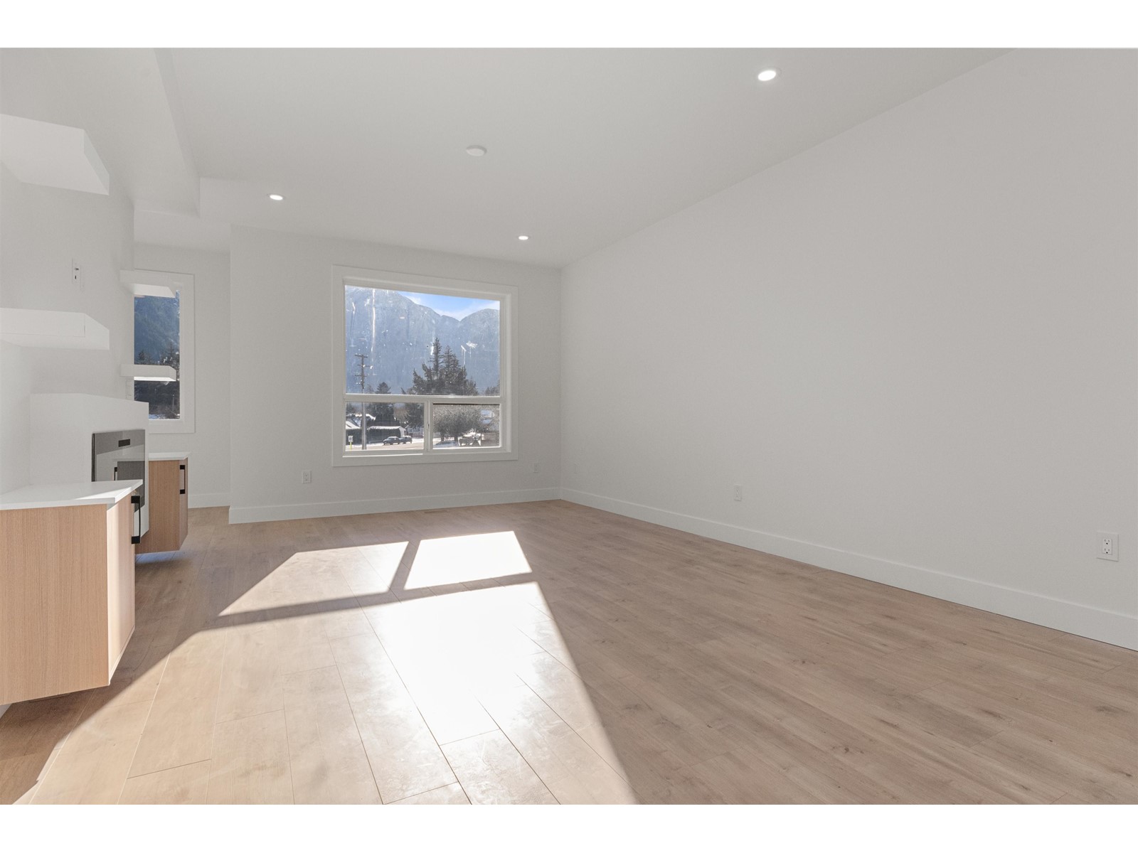 Property at 2 455 COQUIHALLA STREET image 5