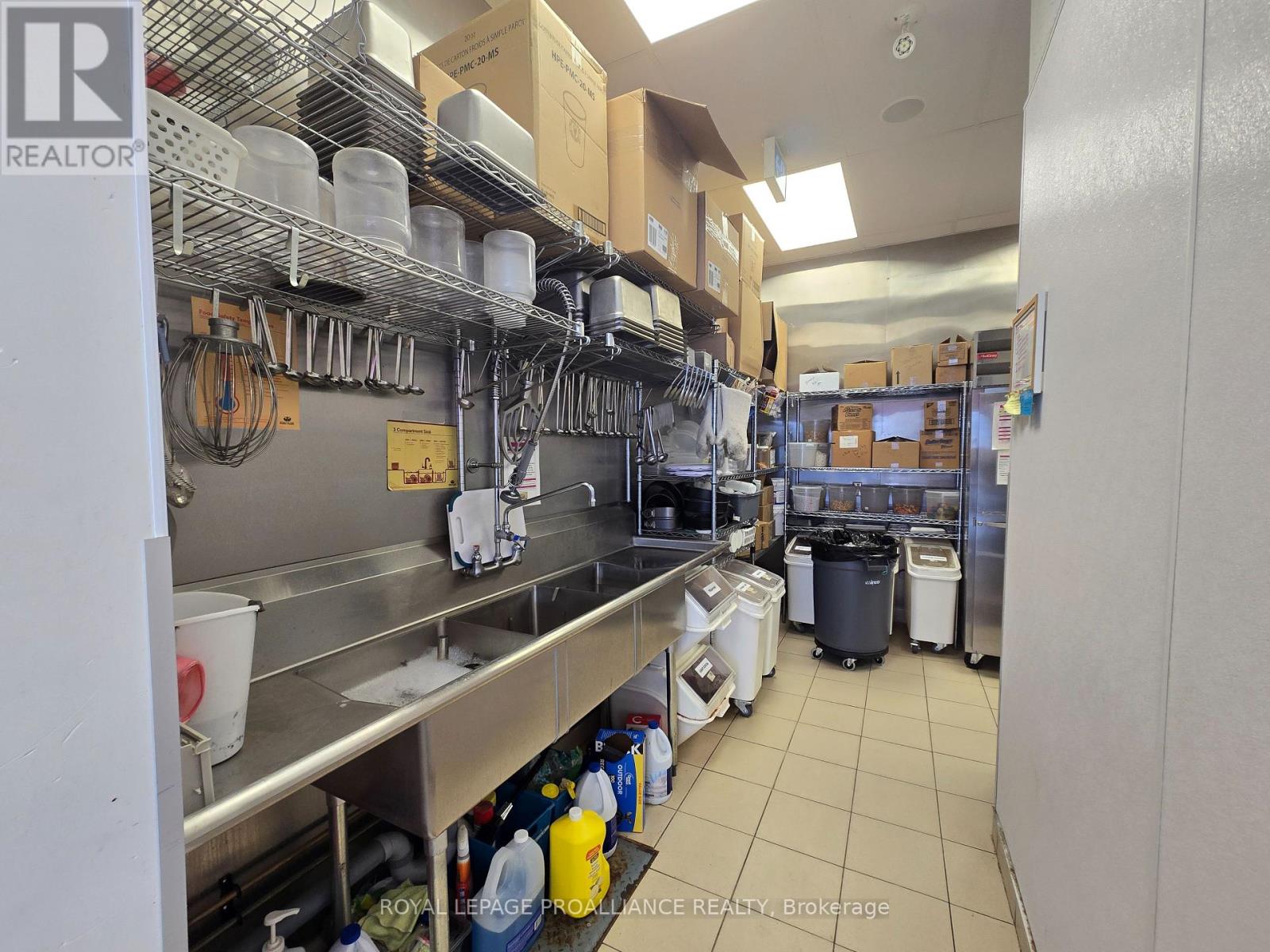 305 North Front Street, Belleville, Ontario  K8P 3C3 - Photo 14 - X12147551