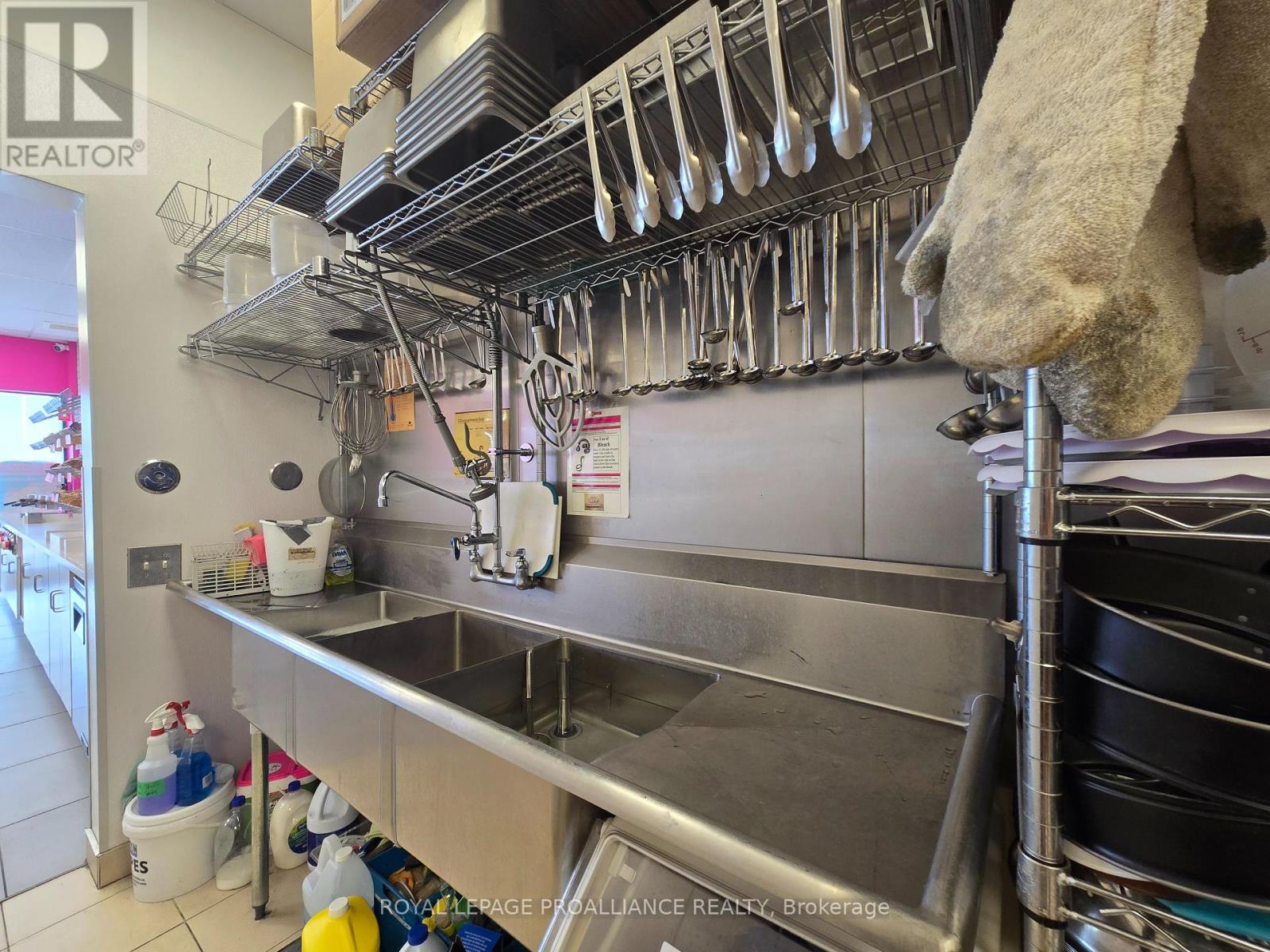 305 North Front Street, Belleville, Ontario  K8P 3C3 - Photo 18 - X12147551