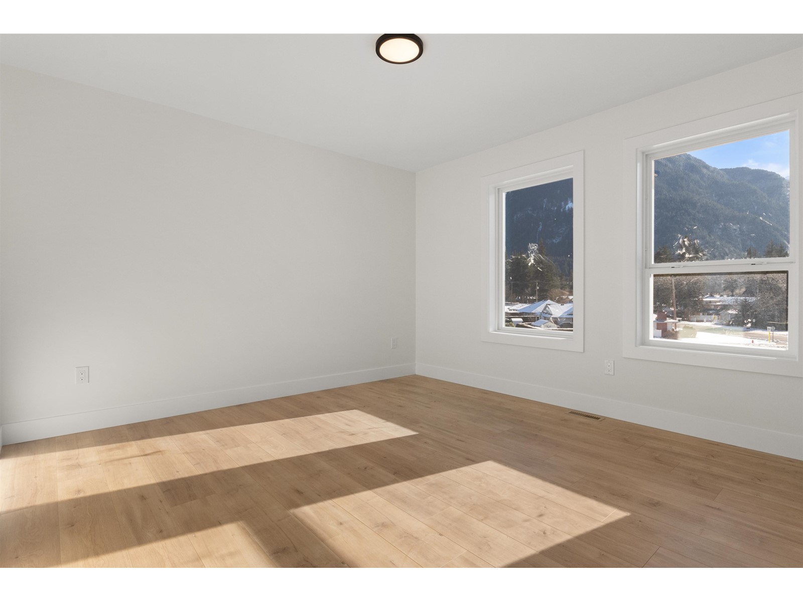 1 455 Coquihalla Street, Hope, Hope, British Columbia  V0X 1L0 - Photo 3 - R3002512