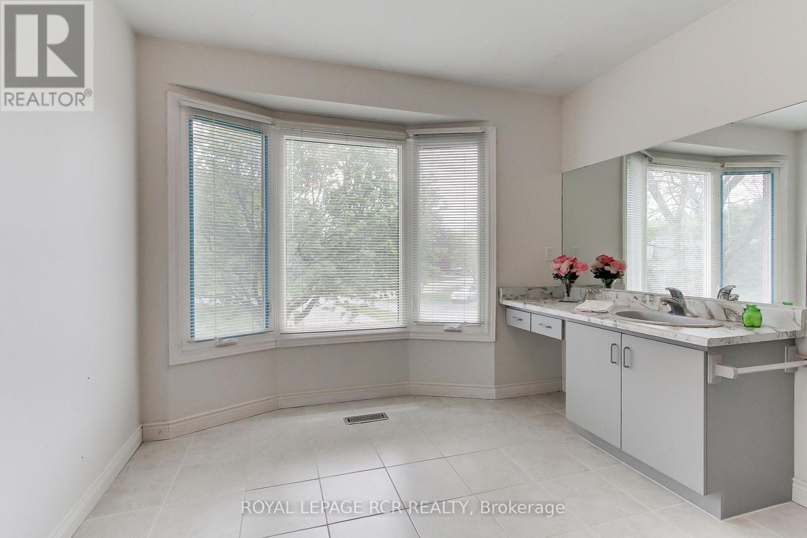 10 Lepard Crescent, East Gwillimbury, Ontario  L9N 1G3 - Photo 31 - N12126796