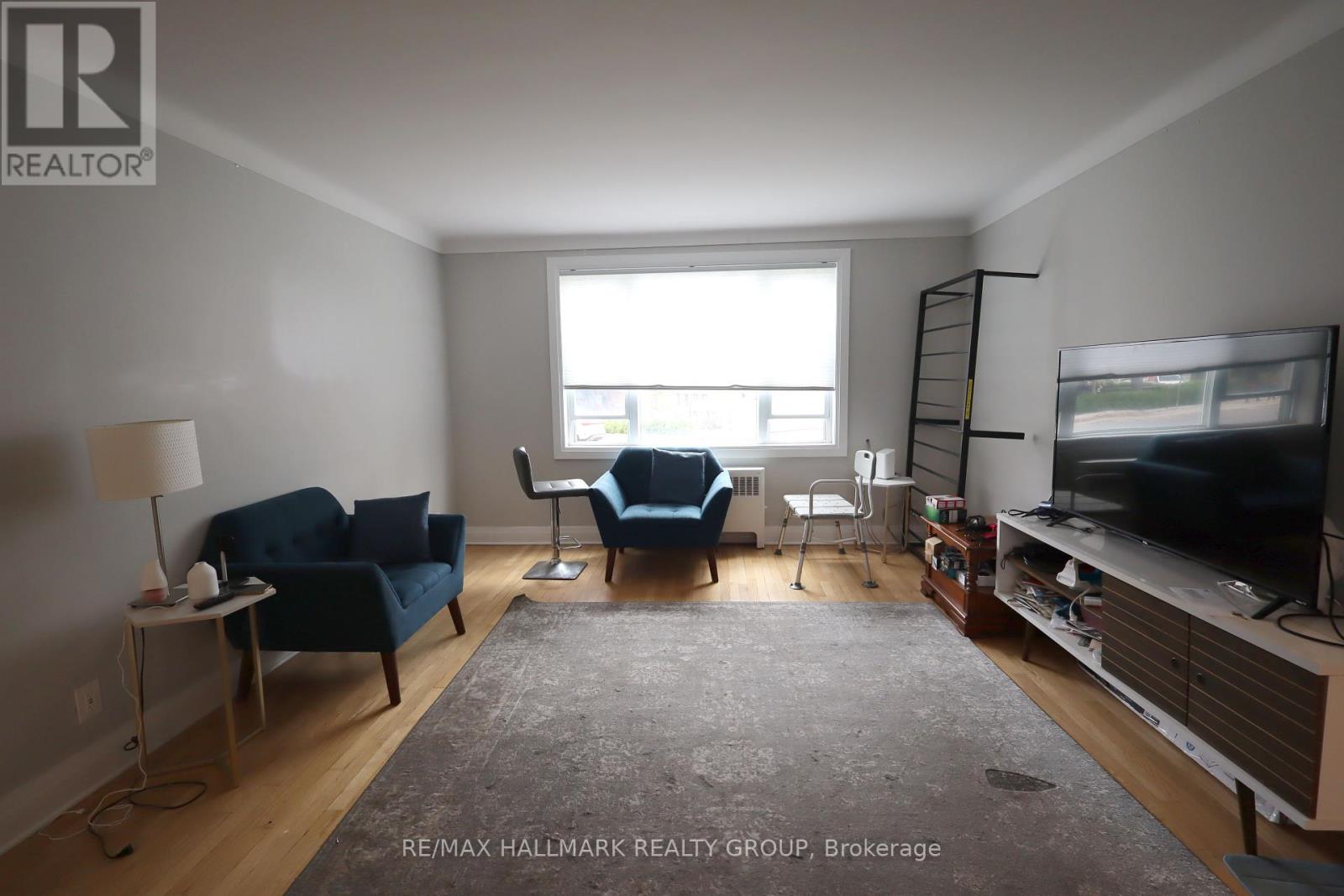 3 - 245 Des Peres Blancs Avenue, Ottawa, Ontario  K1L 7L8 - Photo 4 - X12147422