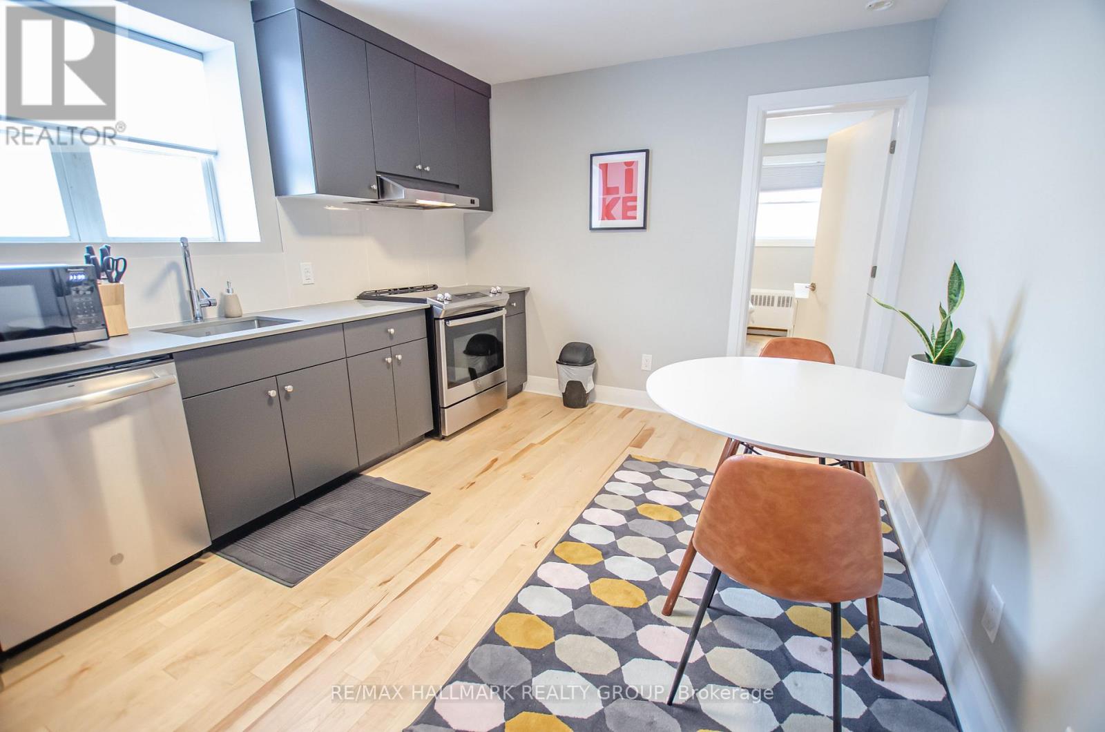 7 - 245 Des Peres Blancs Avenue, Ottawa, Ontario  K1L 7L8 - Photo 3 - X12147428