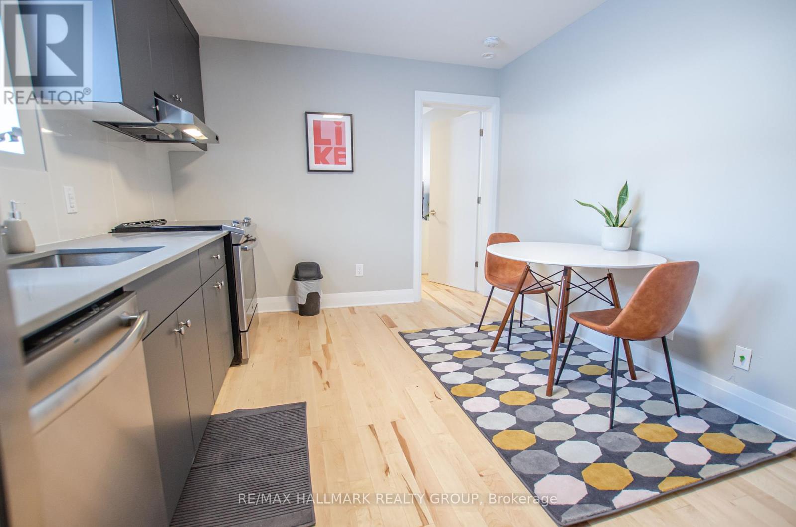 7 - 245 Des Peres Blancs Avenue, Ottawa, Ontario  K1L 7L8 - Photo 4 - X12147428