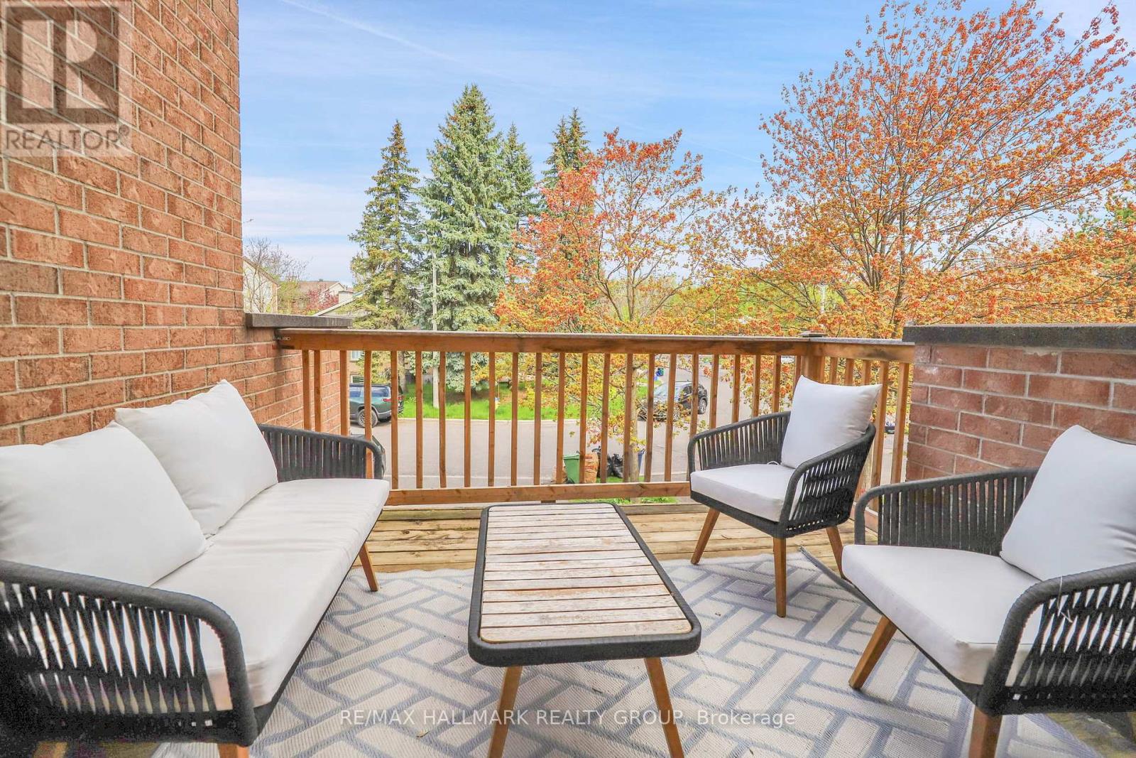 189 Dunbarton Court, Ottawa, Ontario  K1K 4L7 - Photo 6 - X12147461