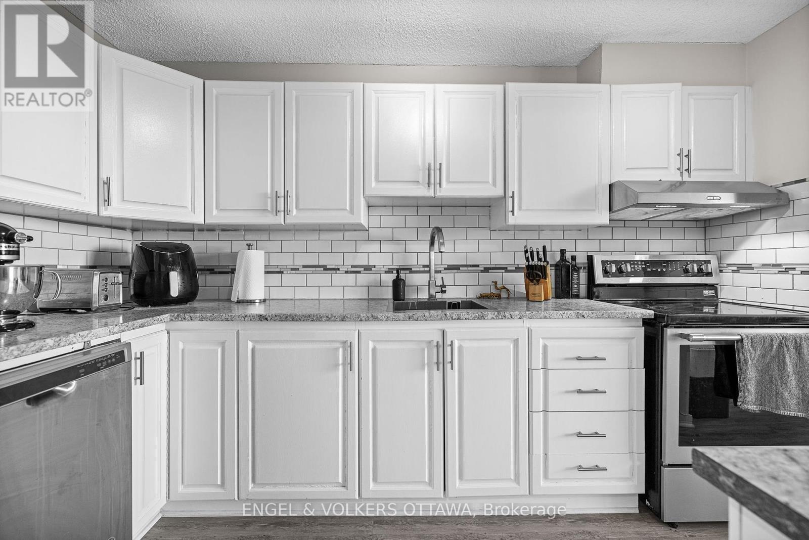 1404 - 665 Bathgate Drive, Ottawa, Ontario  K1K 3Y4 - Photo 10 - X12147493