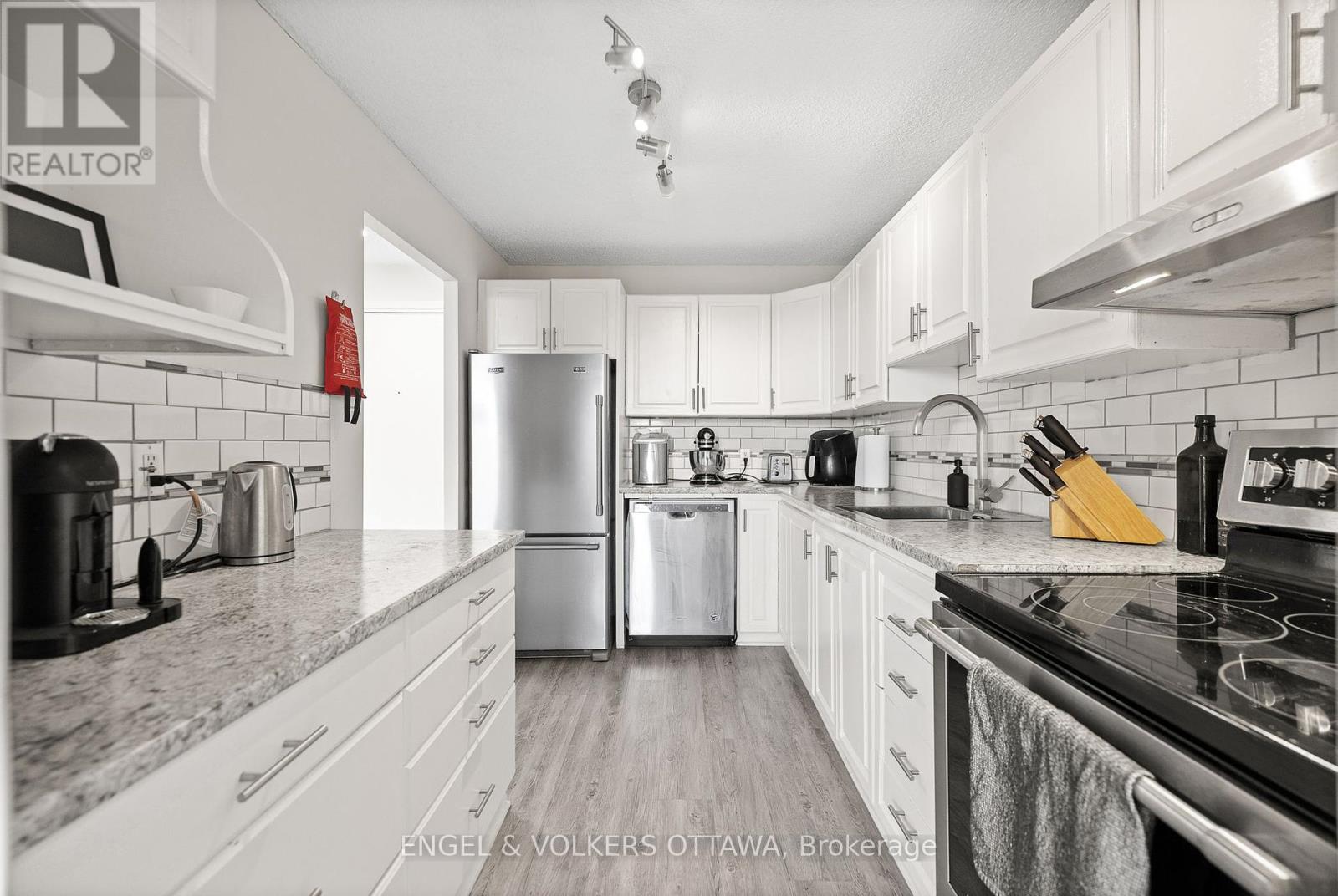 1404 - 665 Bathgate Drive, Ottawa, Ontario  K1K 3Y4 - Photo 8 - X12147493