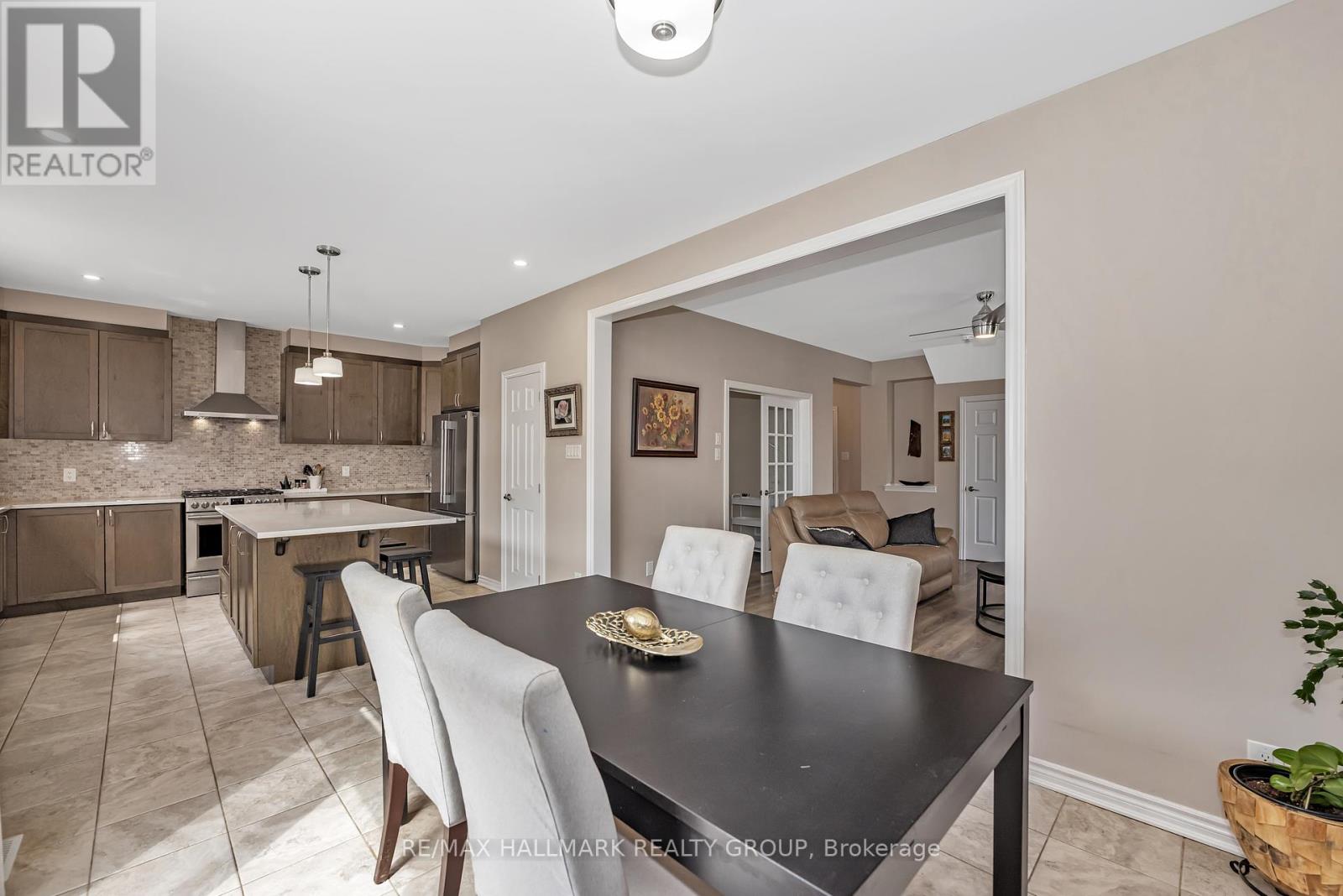 160 Bartonia Circle, Ottawa, Ontario  K4A 1E3 - Photo 8 - X12147519