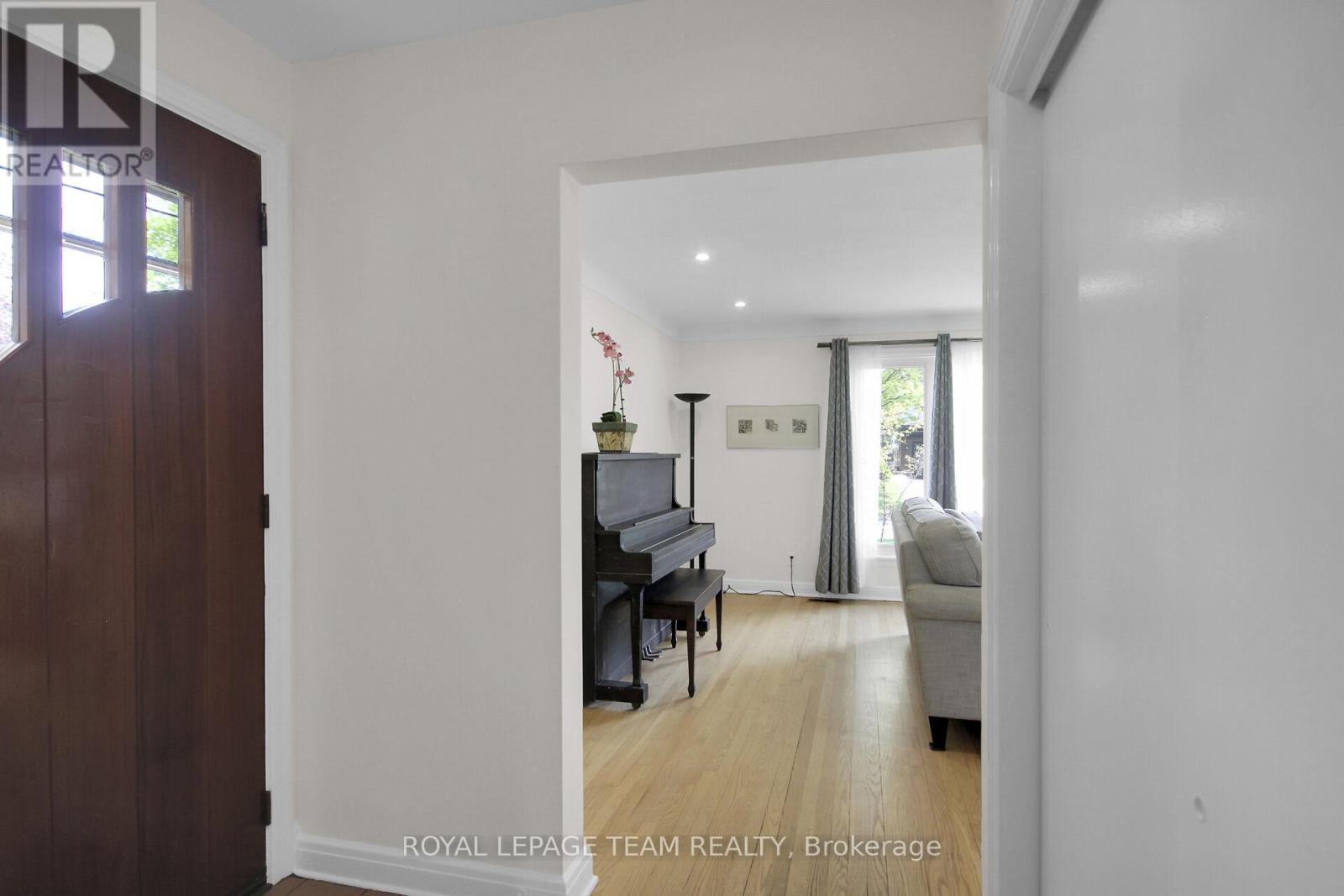 970 Parkhurst Boulevard, Ottawa, Ontario  K2A 3M9 - Photo 7 - X12147539