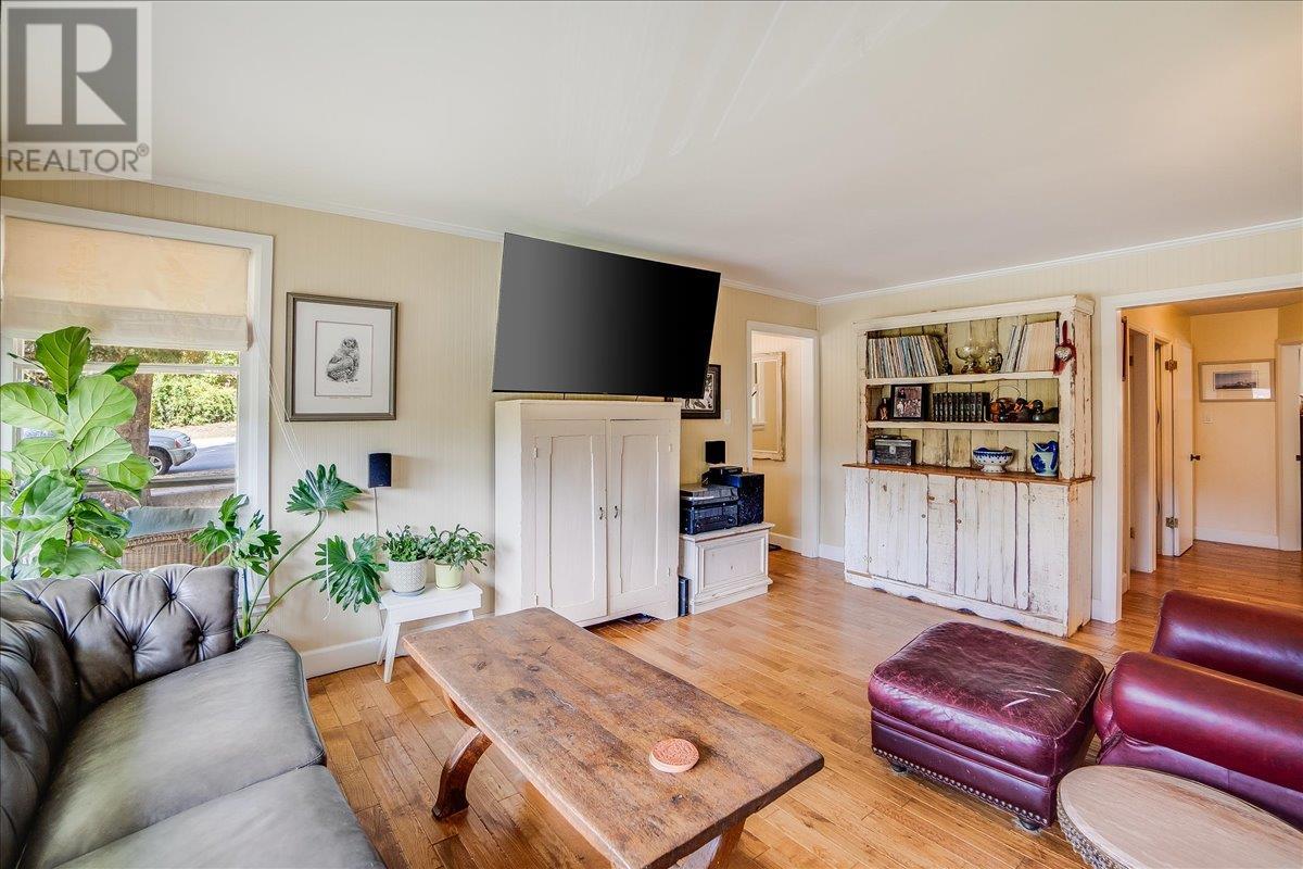 424 Sixth Street, Nelson, British Columbia  V1L 2Y3 - Photo 8 - 10347318