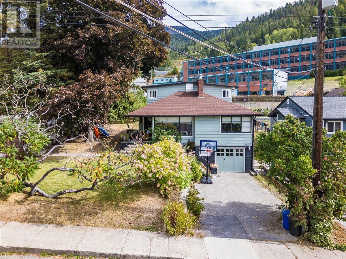 424 Sixth Street, Nelson, British Columbia  V1L 2Y3 - Photo 3 - 10347318