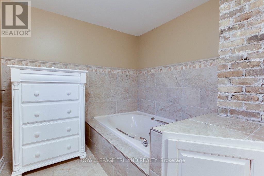 904 Willow Drive, London South, Ontario  N6E 1P1 - Photo 21 - X12147436