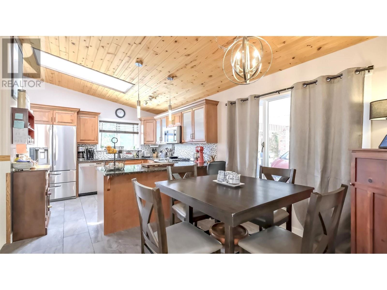 12821 Schaeffer Crescent, Summerland, British Columbia  V0H 1Z4 - Photo 6 - 10347764