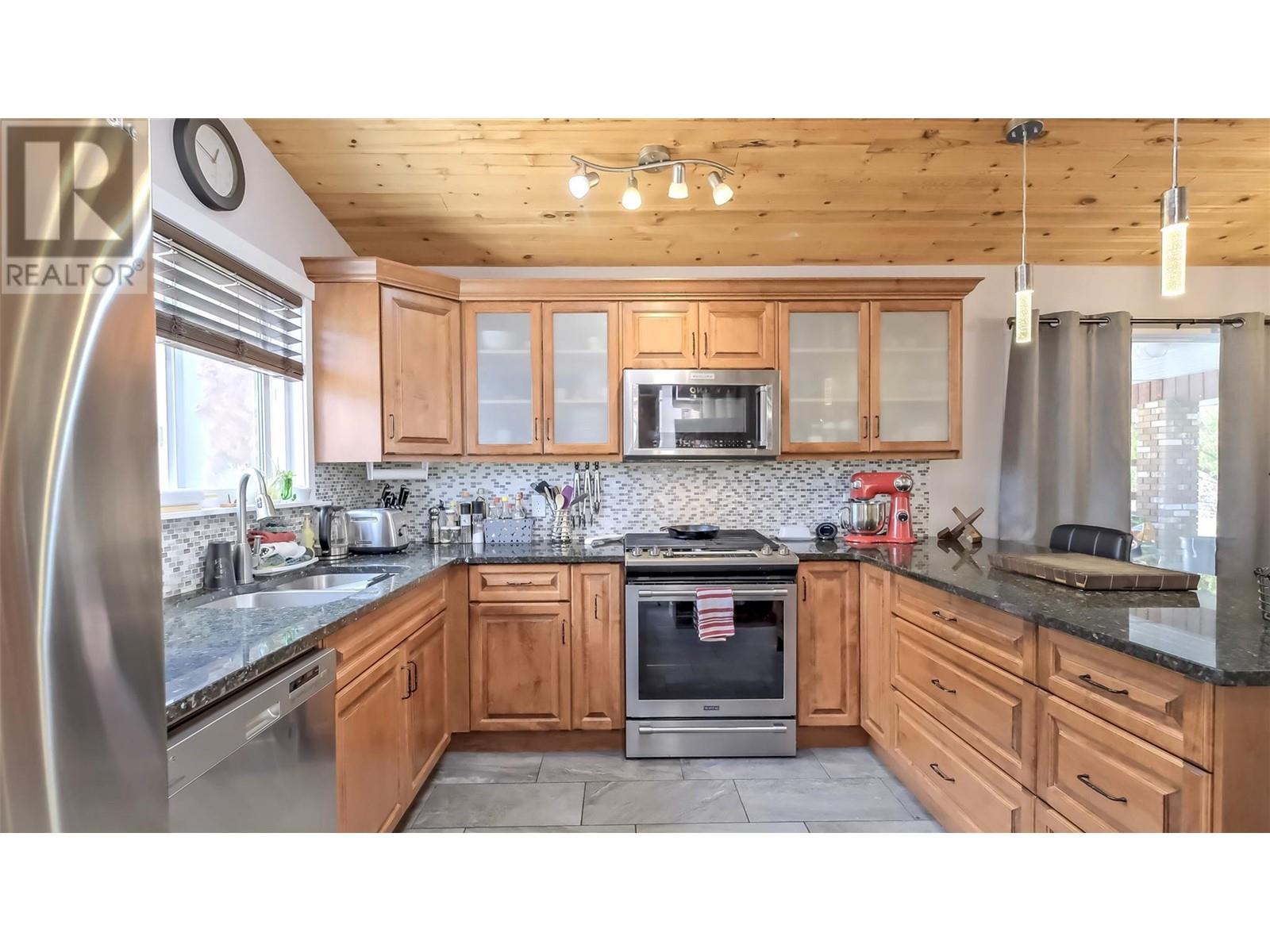 12821 Schaeffer Crescent, Summerland, British Columbia  V0H 1Z4 - Photo 4 - 10347764