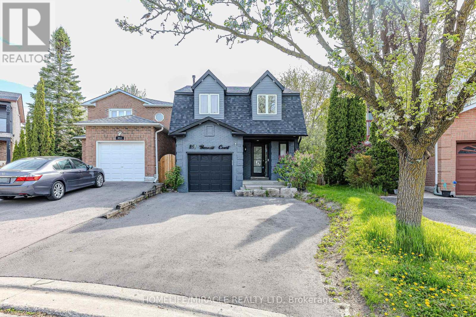 851 BENNETT COURT, Oshawa, Ontario