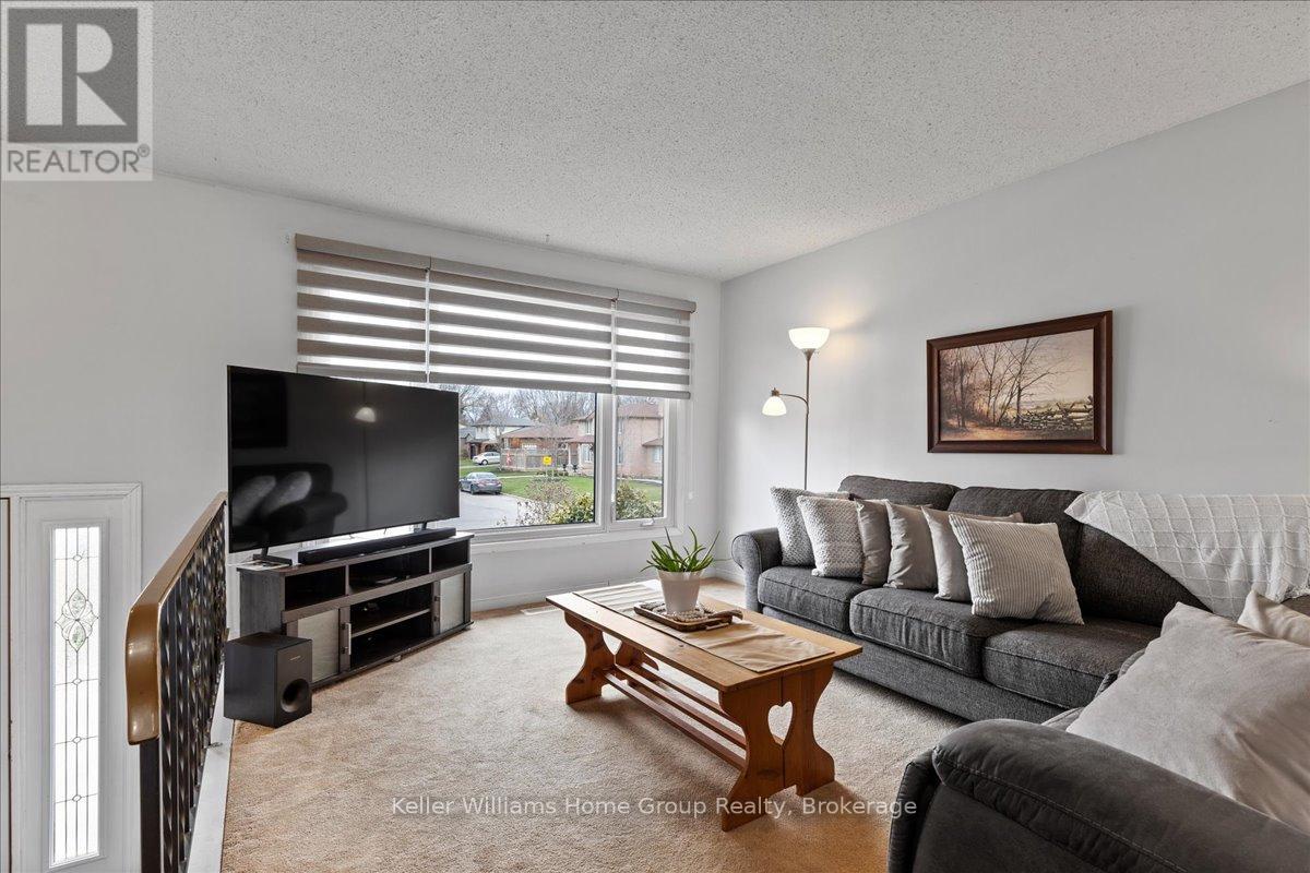 18 Matthew Drive, Guelph, Ontario  N1H 7L7 - Photo 8 - X12147430