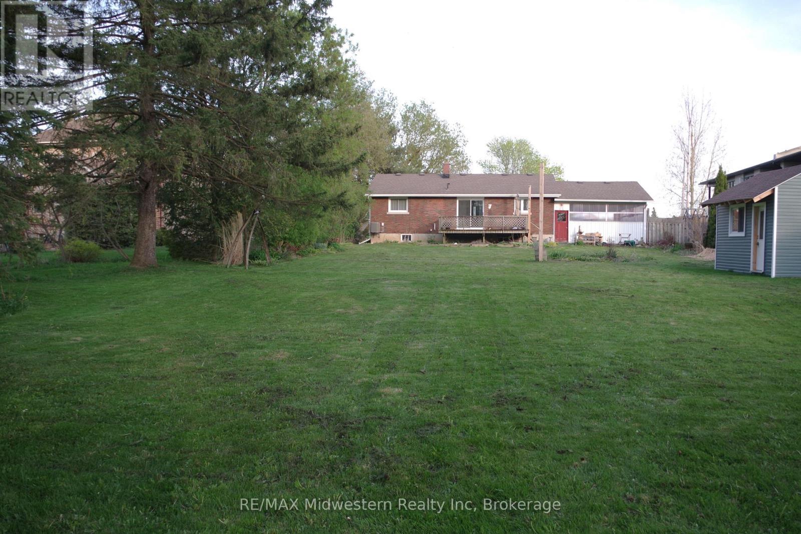 425 Wellington Street E, Wellington North, Ontario  N0G 2L2 - Photo 11 - X12147527