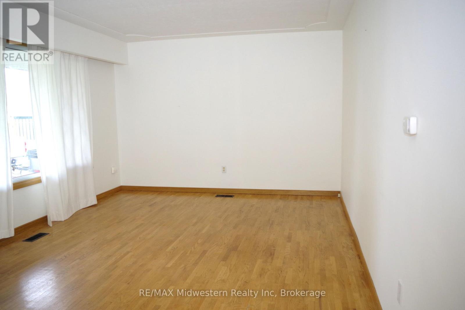 425 Wellington Street E, Wellington North, Ontario  N0G 2L2 - Photo 14 - X12147527