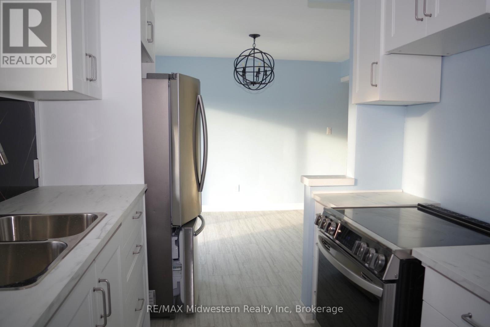 425 Wellington Street E, Wellington North, Ontario  N0G 2L2 - Photo 19 - X12147527
