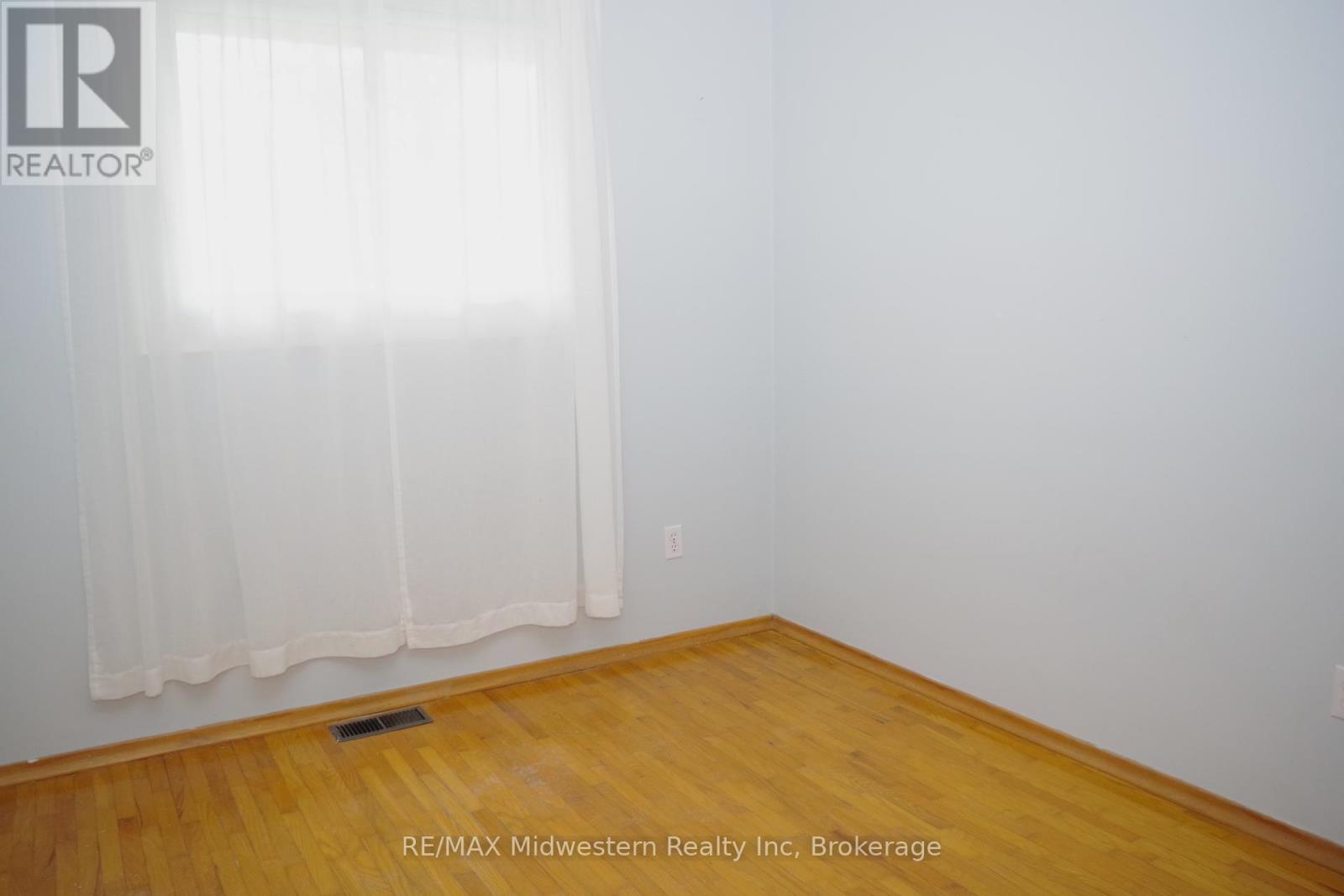 425 Wellington Street E, Wellington North, Ontario  N0G 2L2 - Photo 25 - X12147527