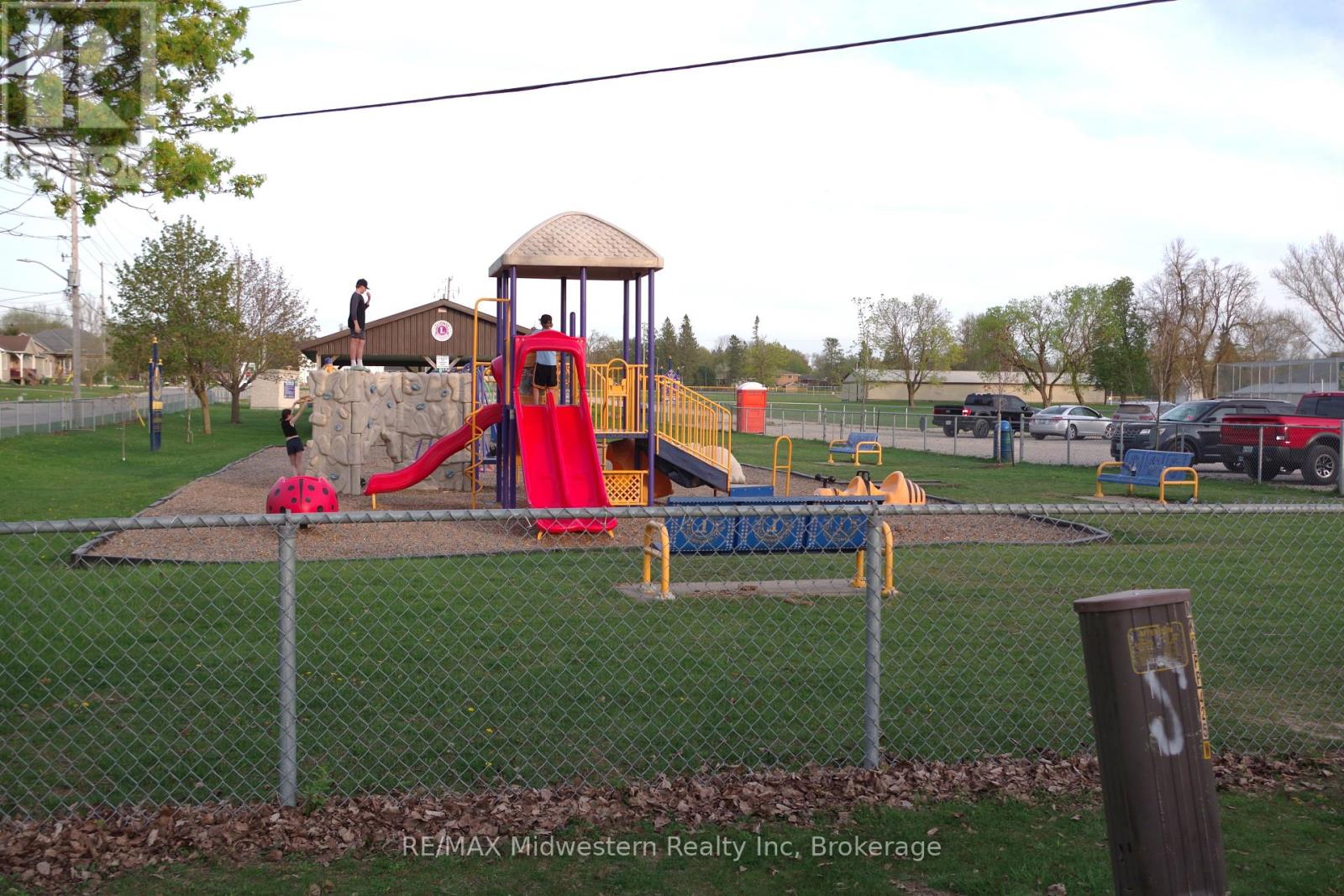 425 Wellington Street E, Wellington North, Ontario  N0G 2L2 - Photo 28 - X12147527