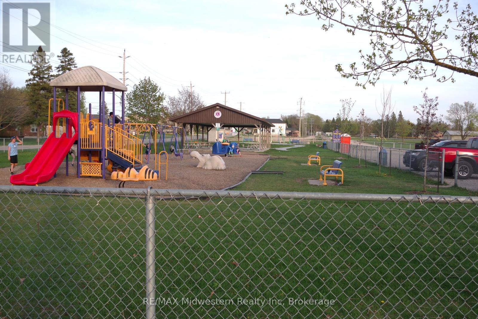 425 Wellington Street E, Wellington North, Ontario  N0G 2L2 - Photo 29 - X12147527