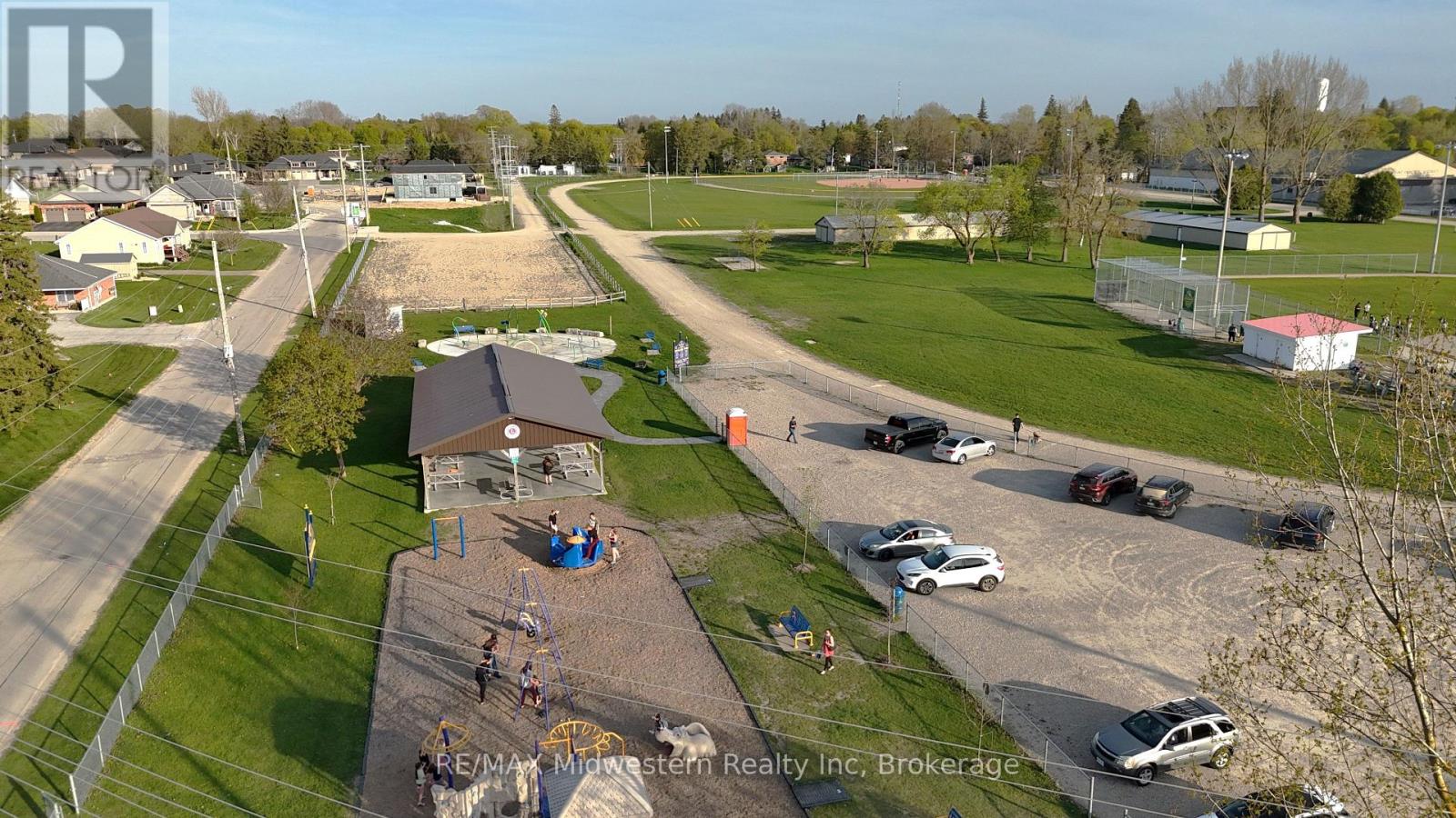 425 Wellington Street E, Wellington North, Ontario  N0G 2L2 - Photo 30 - X12147527