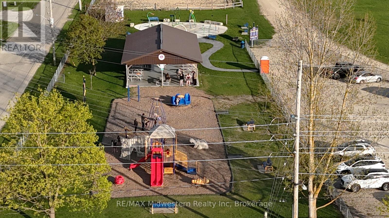 425 Wellington Street E, Wellington North, Ontario  N0G 2L2 - Photo 32 - X12147527