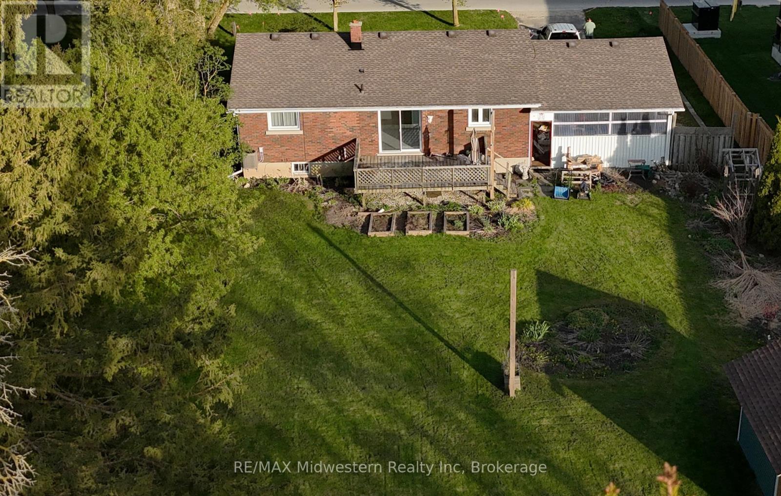 425 Wellington Street E, Wellington North, Ontario  N0G 2L2 - Photo 6 - X12147527