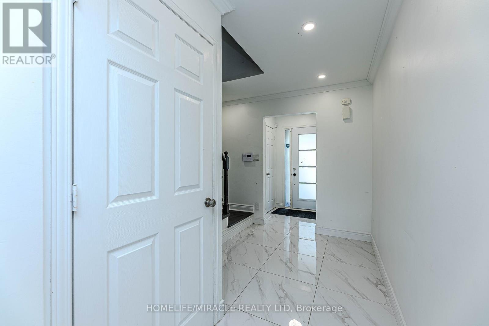 851 Bennett Court, Oshawa, Ontario  L1K 1V3 - Photo 7 - E12142409