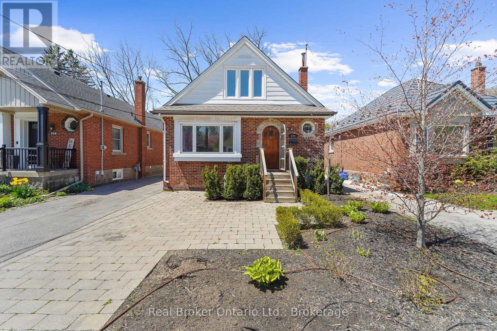 Upper Unit - 223 Bond Street N, Hamilton, Ontario  L8S 3W8 - Photo 1 - X12147471