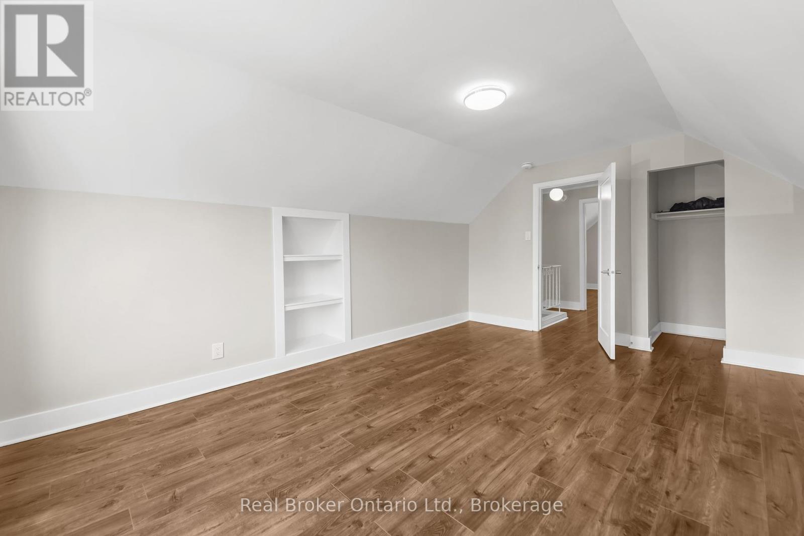 Upper Unit - 223 Bond Street N, Hamilton, Ontario  L8S 3W8 - Photo 11 - X12147471