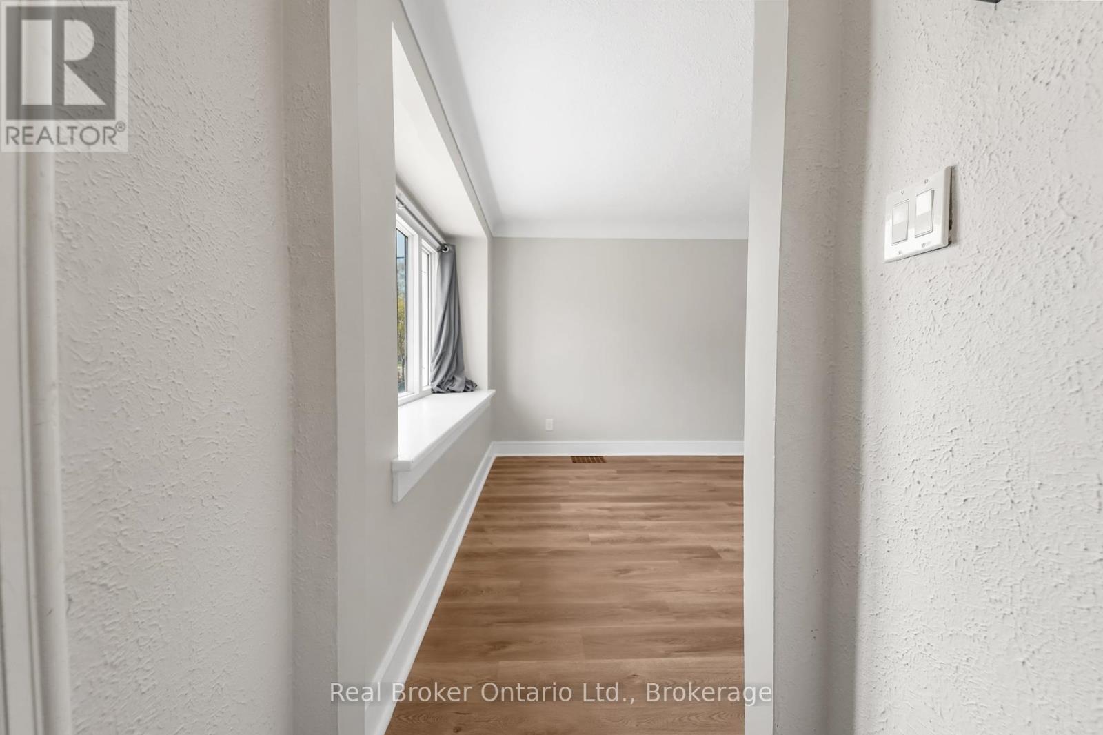 Upper Unit - 223 Bond Street N, Hamilton, Ontario  L8S 3W8 - Photo 15 - X12147471