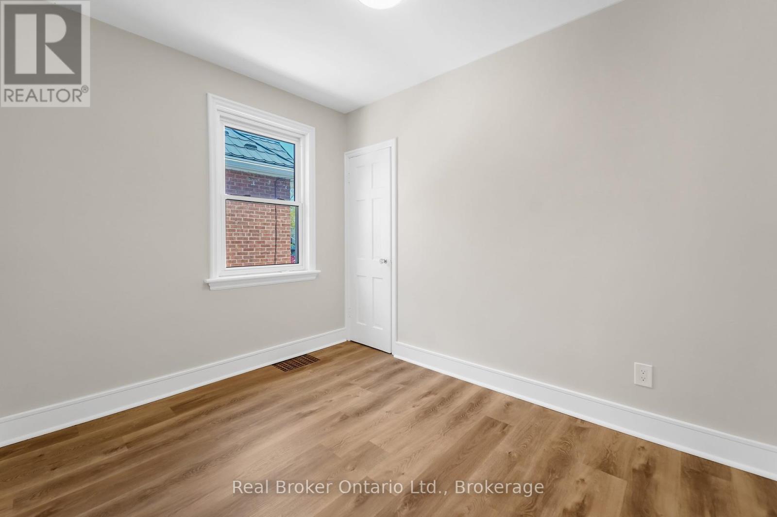 Upper Unit - 223 Bond Street N, Hamilton, Ontario  L8S 3W8 - Photo 16 - X12147471