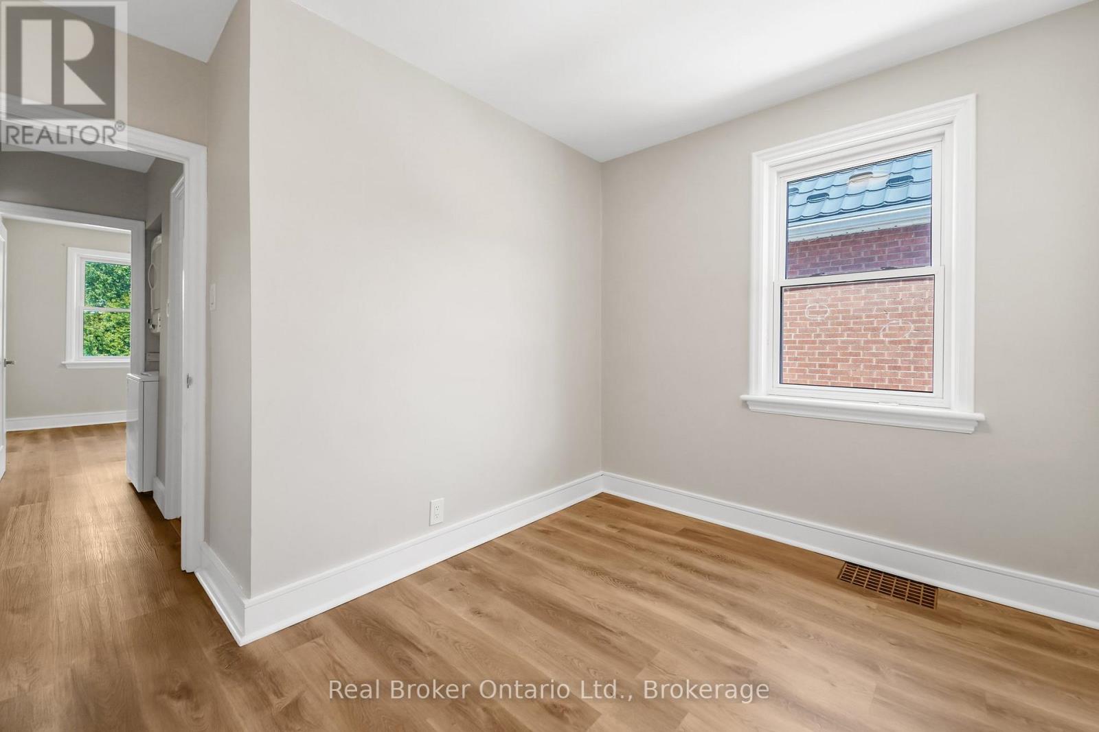 Upper Unit - 223 Bond Street N, Hamilton, Ontario  L8S 3W8 - Photo 17 - X12147471