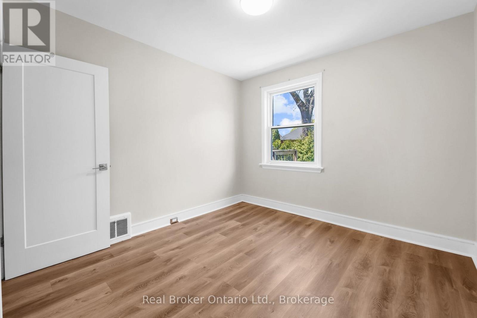 Upper Unit - 223 Bond Street N, Hamilton, Ontario  L8S 3W8 - Photo 19 - X12147471