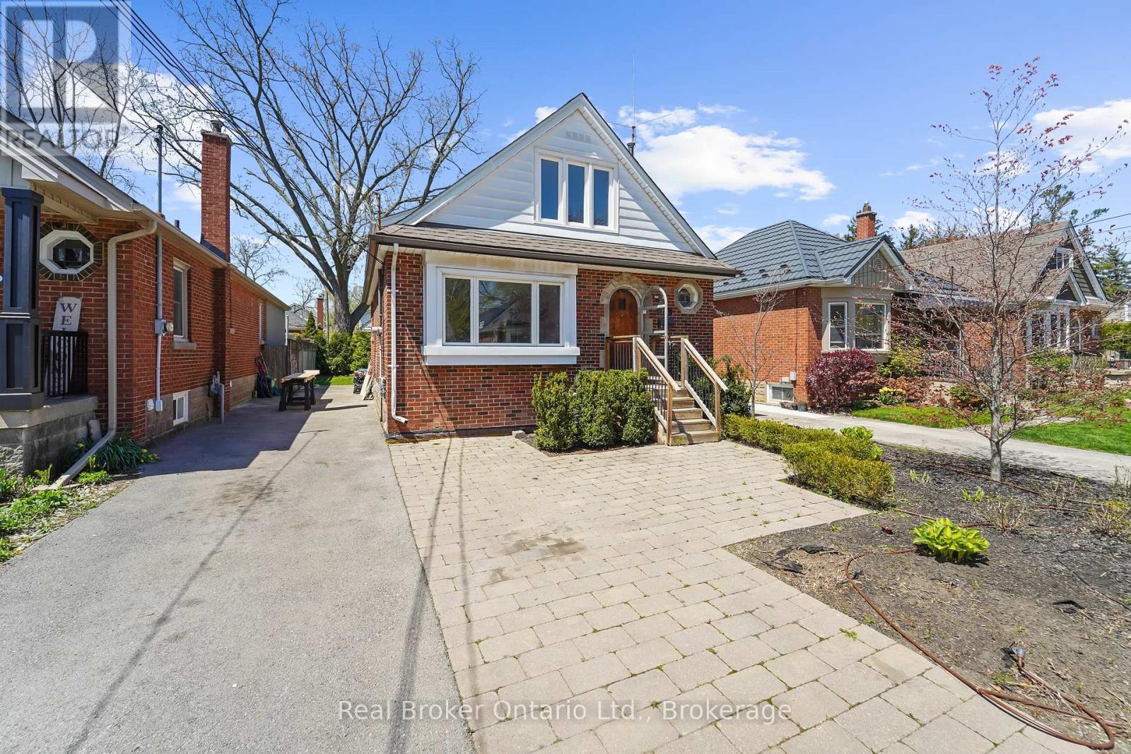 Upper Unit - 223 Bond Street N, Hamilton, Ontario  L8S 3W8 - Photo 2 - X12147471