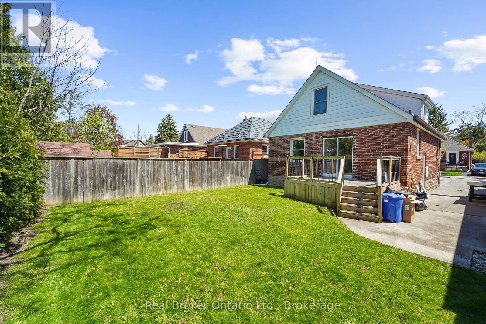 Upper Unit - 223 Bond Street N, Hamilton, Ontario  L8S 3W8 - Photo 22 - X12147471