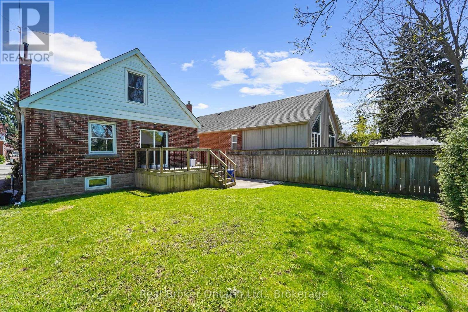 Upper Unit - 223 Bond Street N, Hamilton, Ontario  L8S 3W8 - Photo 23 - X12147471