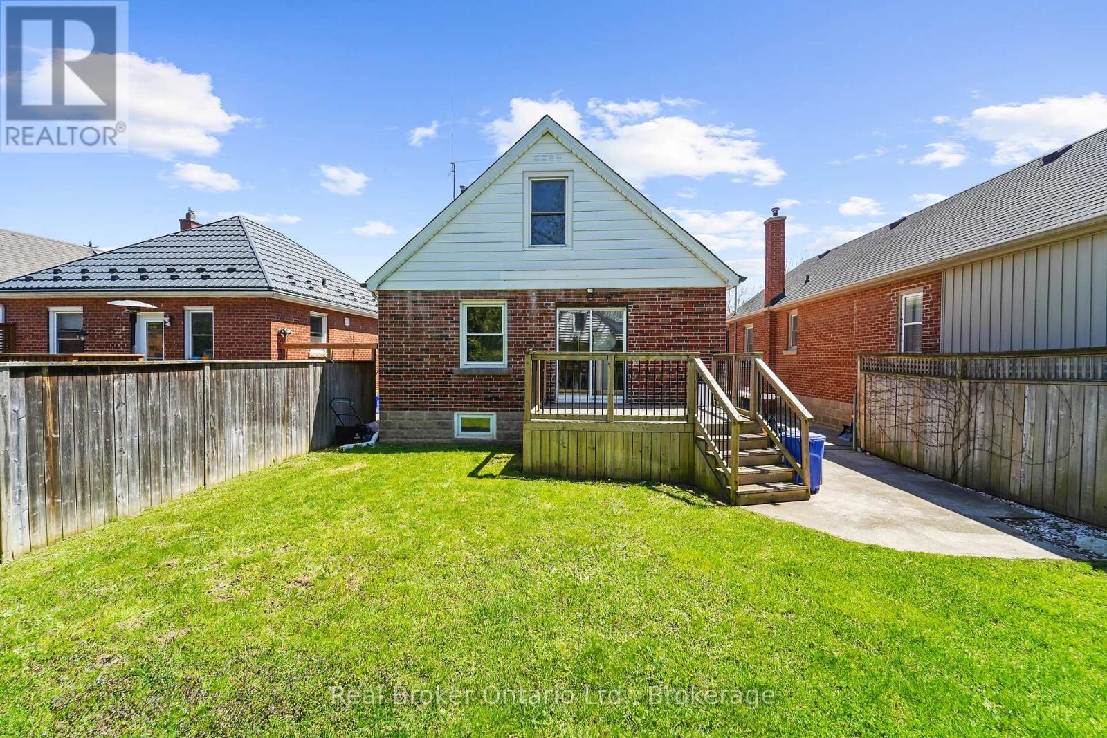Upper Unit - 223 Bond Street N, Hamilton, Ontario  L8S 3W8 - Photo 24 - X12147471