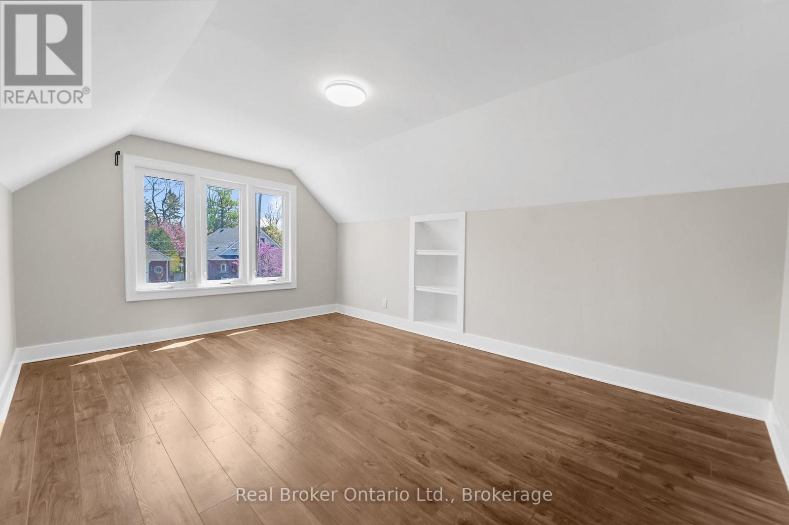 Upper Unit - 223 Bond Street N, Hamilton, Ontario  L8S 3W8 - Photo 7 - X12147471
