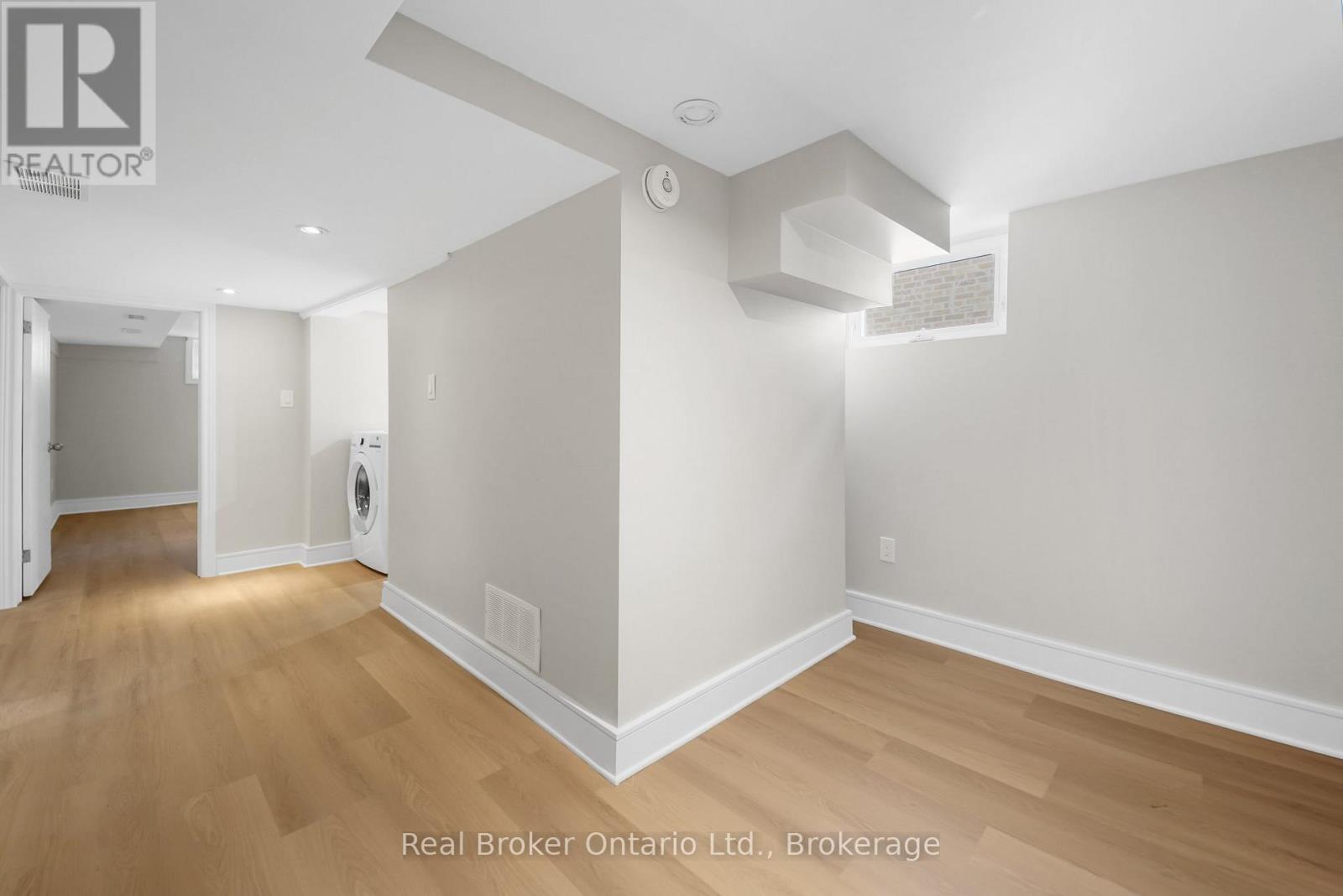 Lower Unit - 223 Bond Street N, Hamilton, Ontario  L8S 3W8 - Photo 11 - X12147474