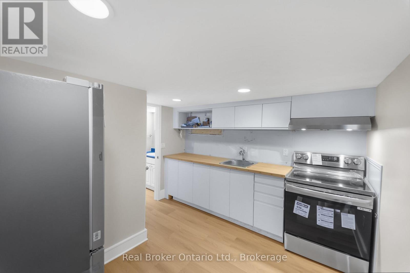 Lower Unit - 223 Bond Street N, Hamilton, Ontario  L8S 3W8 - Photo 8 - X12147474