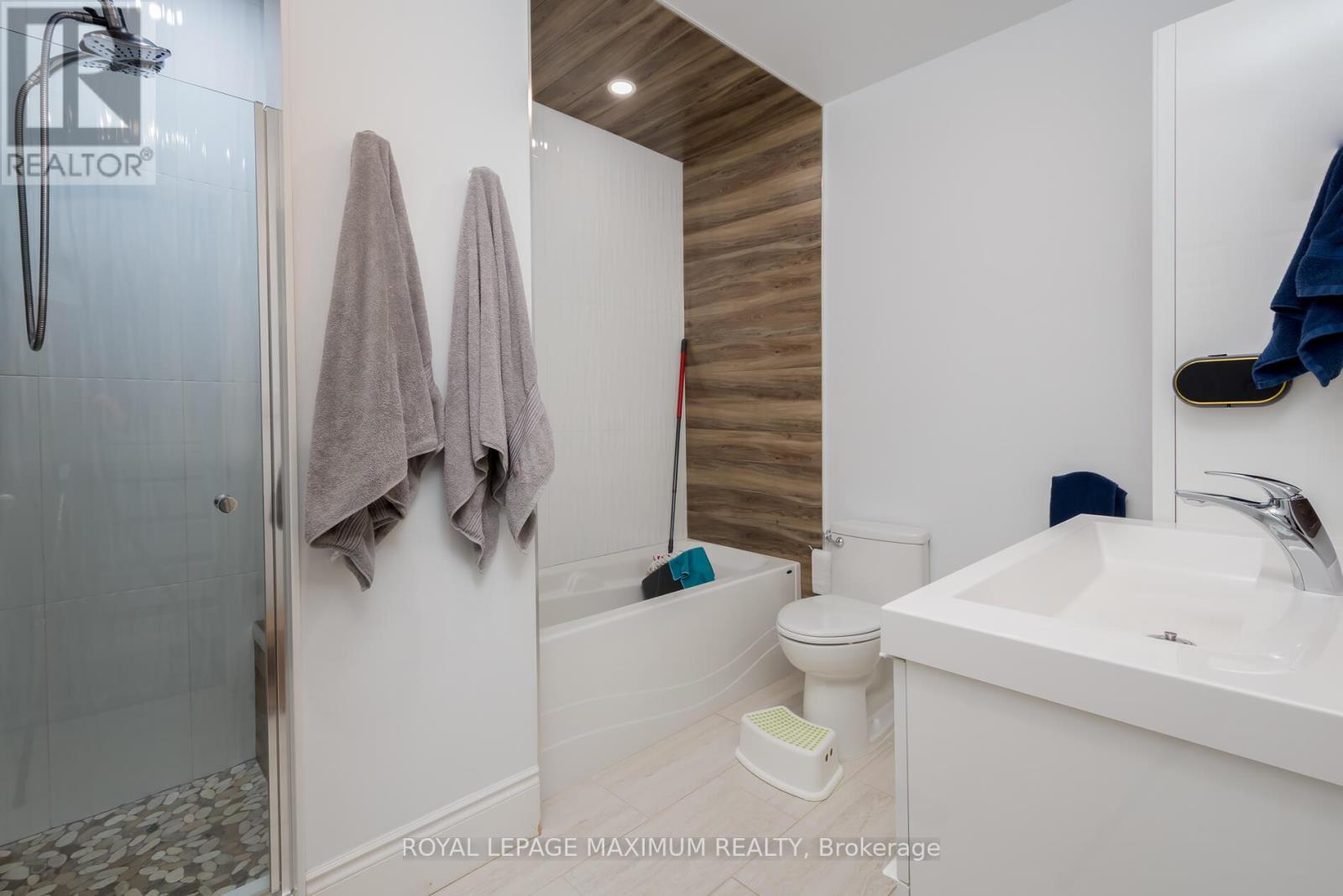 35 Ellerby Square N, Vaughan, Ontario  L4L 1N2 - Photo 14 - N12138213