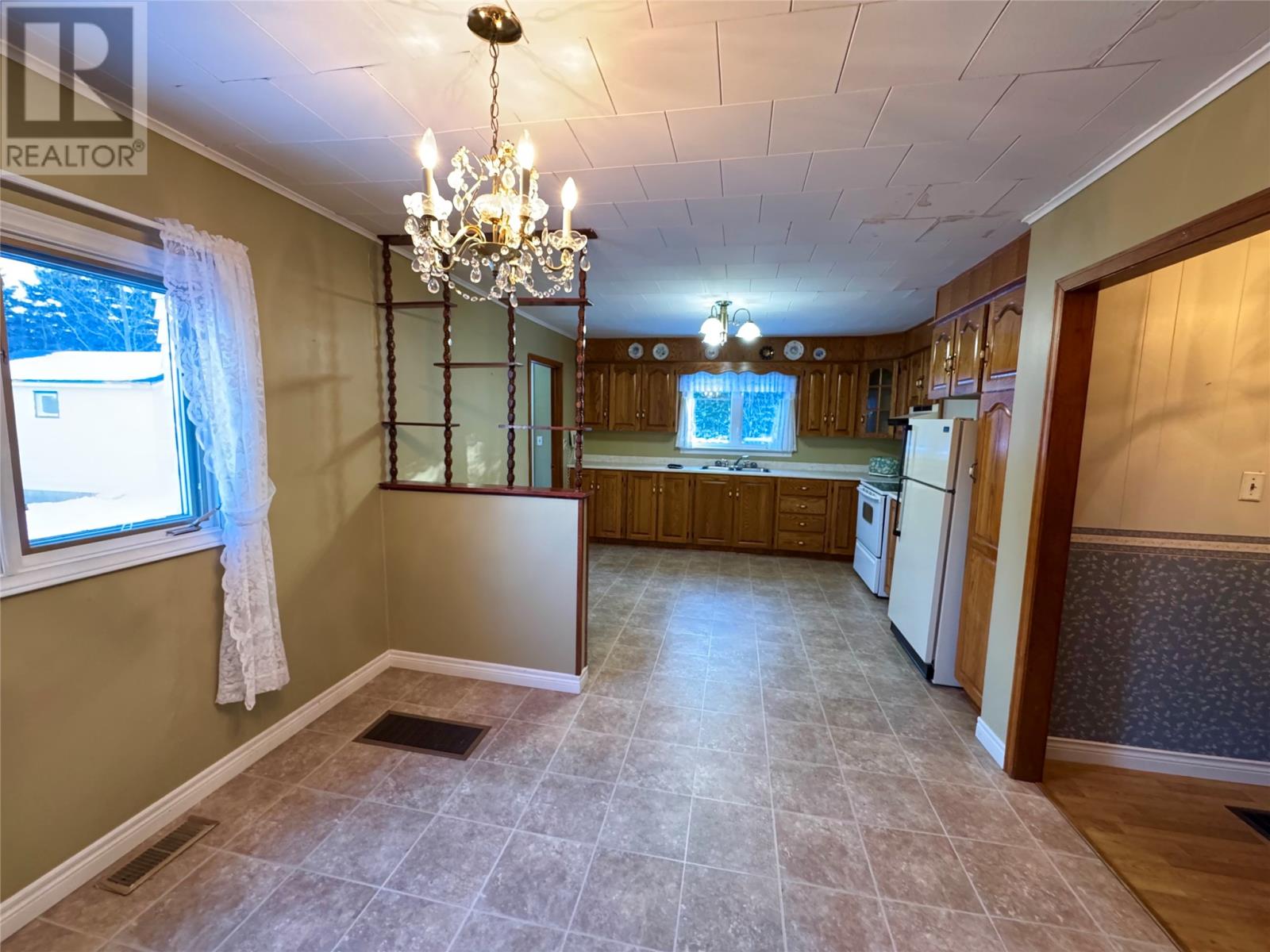 Property at 11 Ashwood Place image 4
