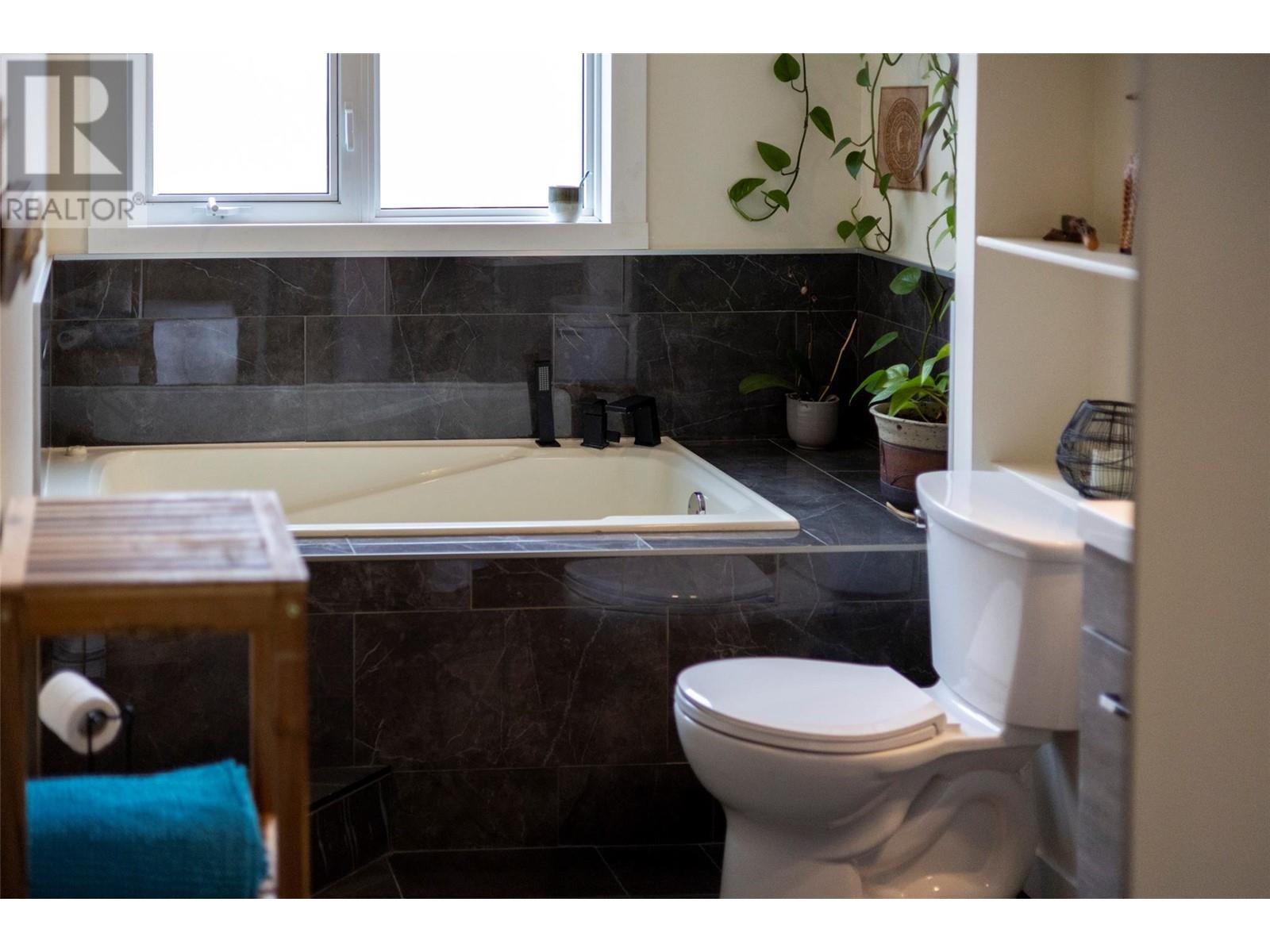 1311 Cypress Place, Sparwood, British Columbia  V0B 2G2 - Photo 28 - 10347877
